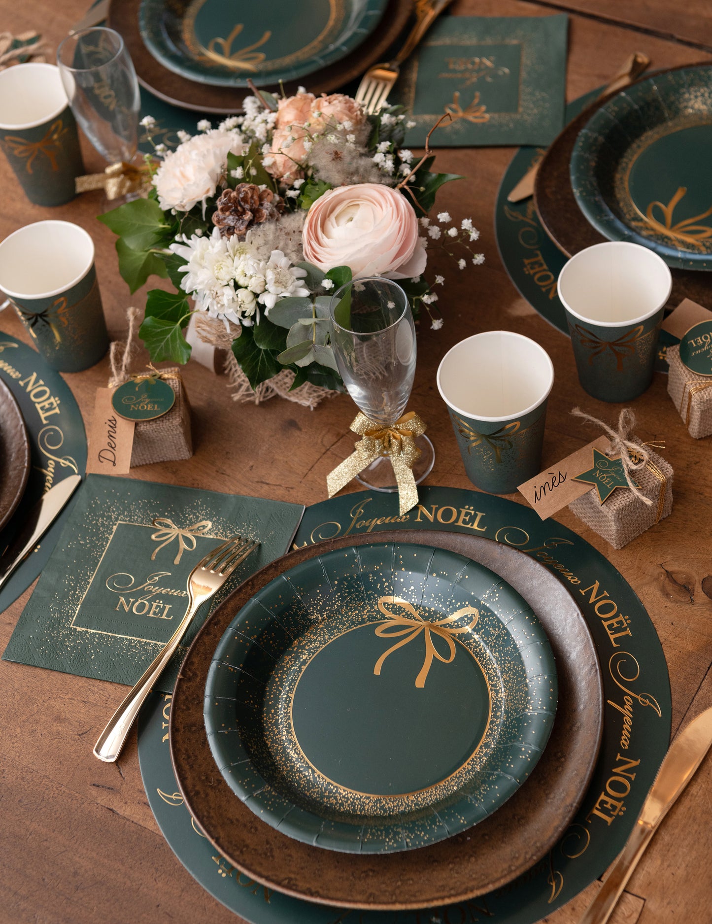 10 zelenih i zlatnih božićnih papirnatih tanjura 23 cm šik dizajn