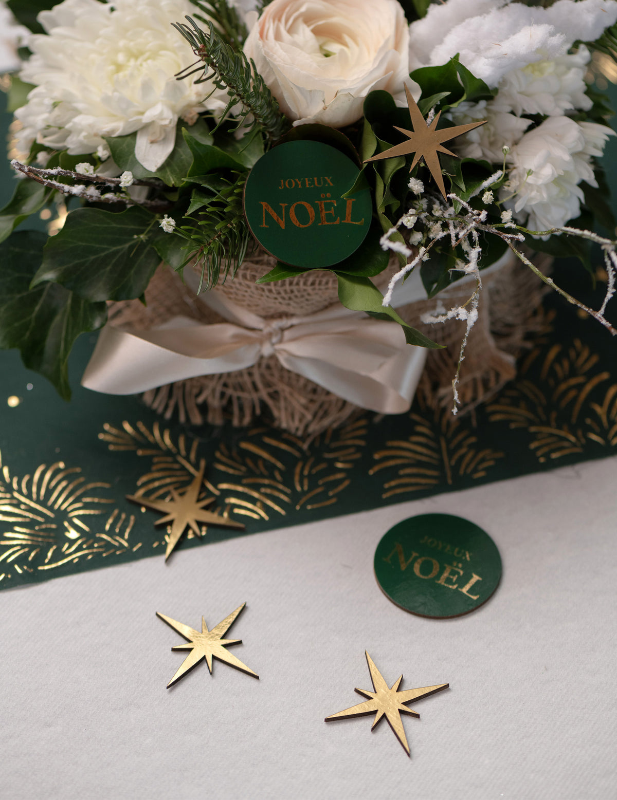 10 décorations à parsemer Feuilles d'or en bois vert sapin 5 cm