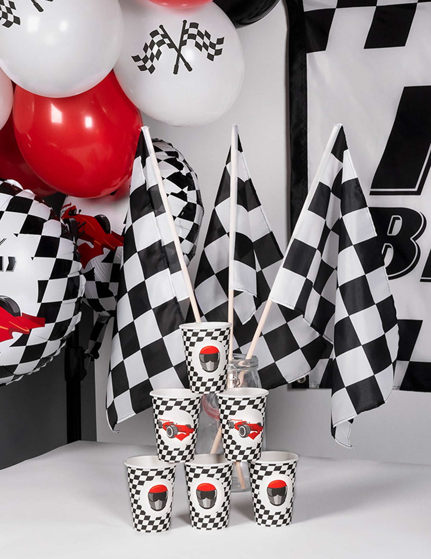 10 kartonskih čaša s temom utrka, 21 cl, karirani uzorak