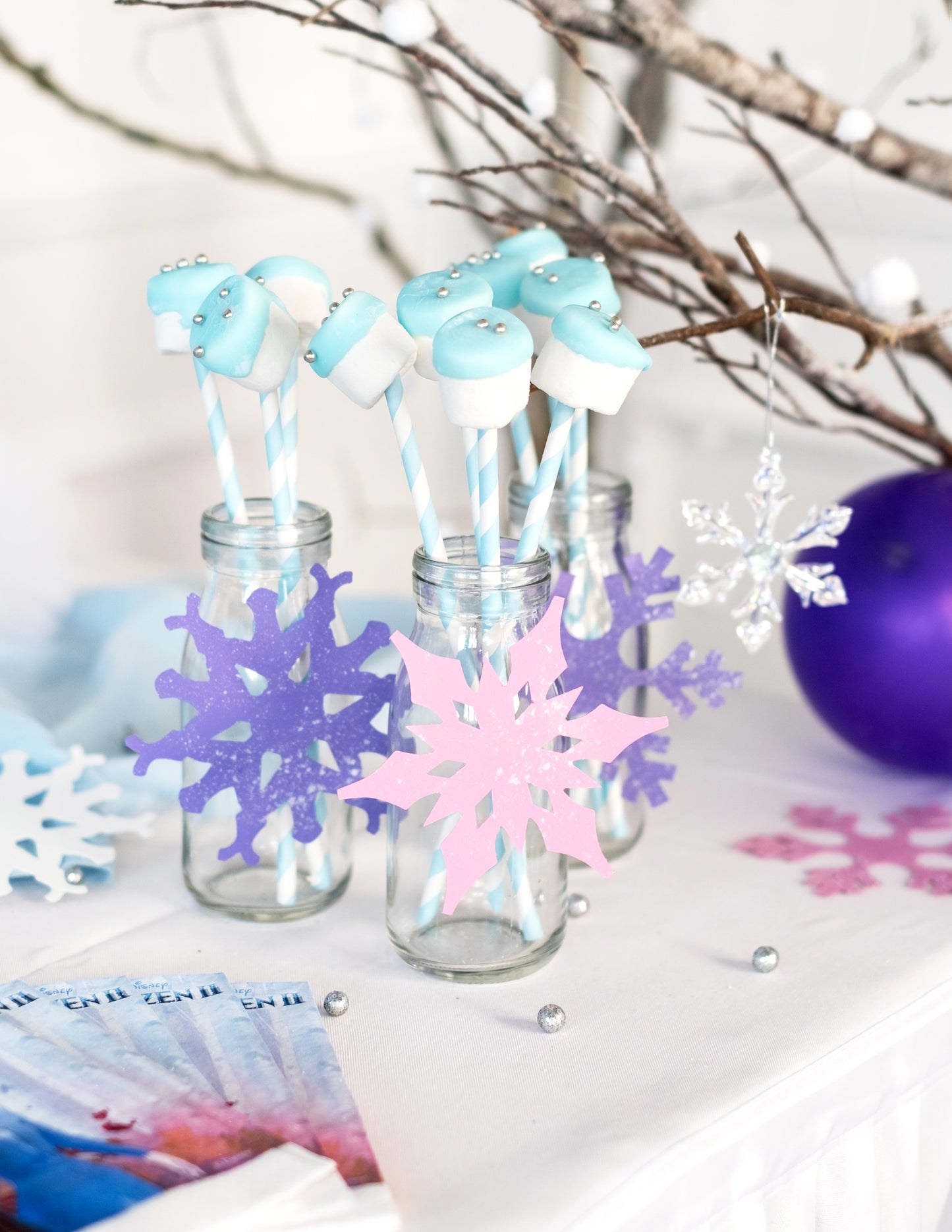 10 pastelno plavih prugastih kartonskih slamki 19,5 cm