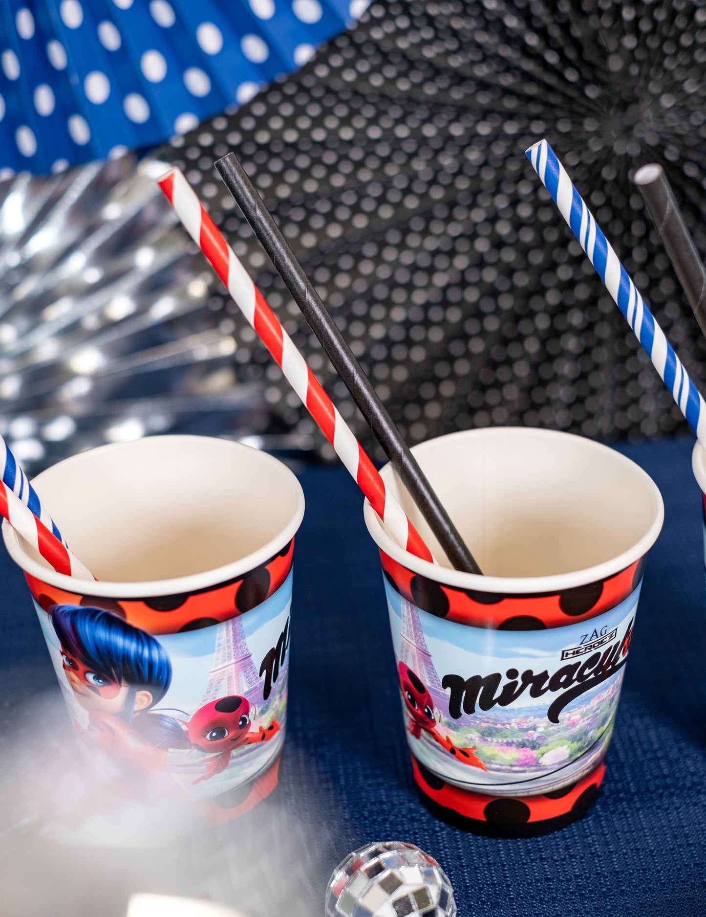 10 crvenih prugastih kartonskih slamki 19,5 cm