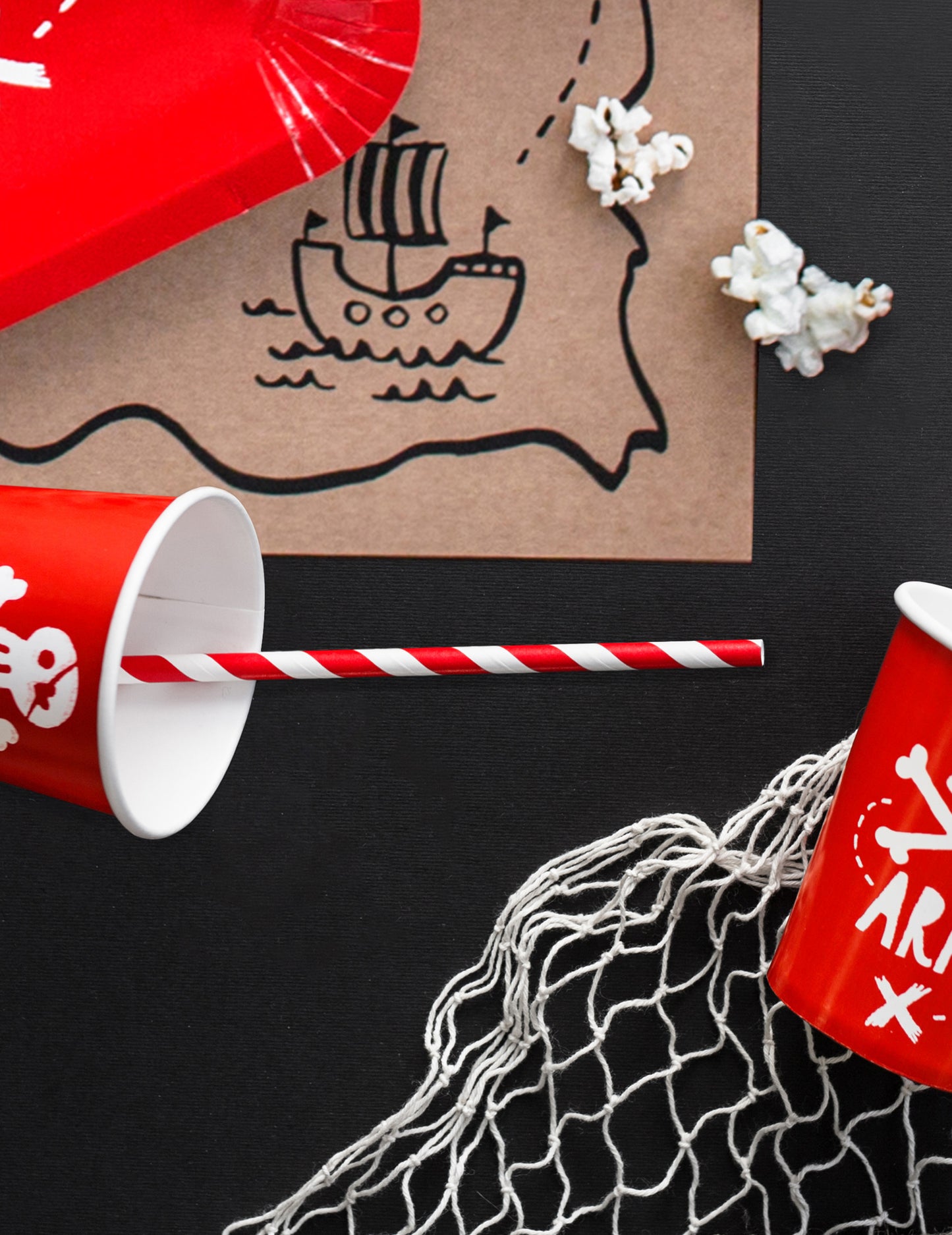 10 crvenih prugastih kartonskih slamki 19,5 cm