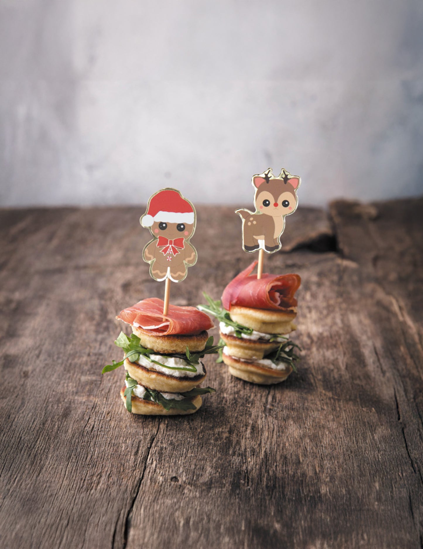 10 drvenih štapića za koktele s božićnim sobovima i medenjacima