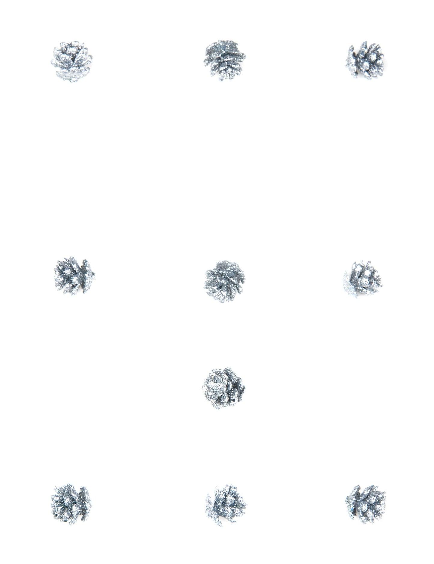 10 mini šišarki prekrivenih srebrnim šljokicama 2 cm za Božić