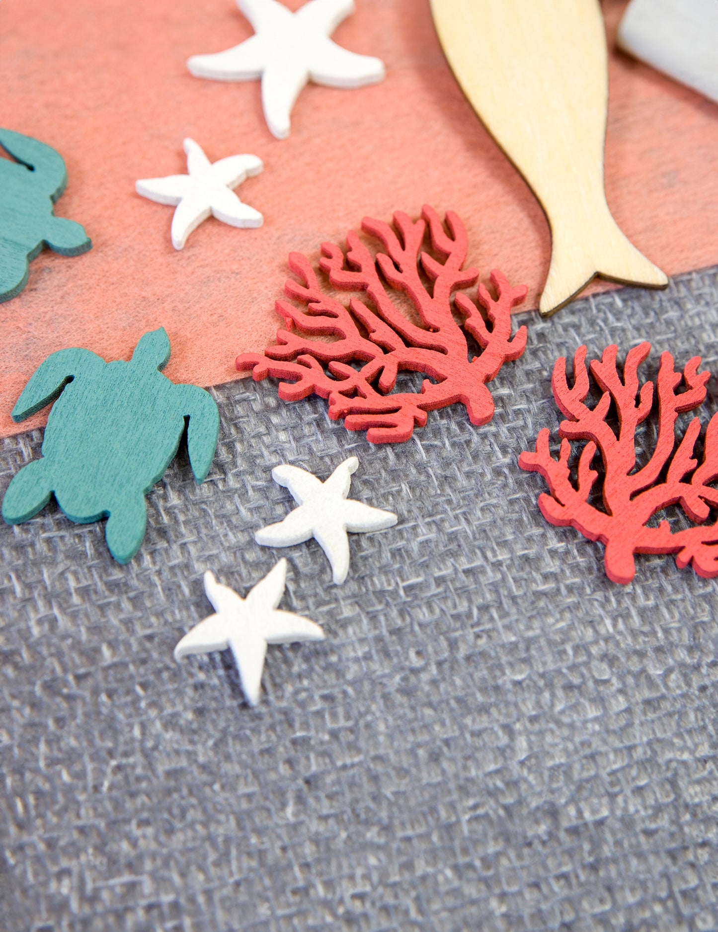 12 Confettis en bois corail rouge 4 cm thème marin