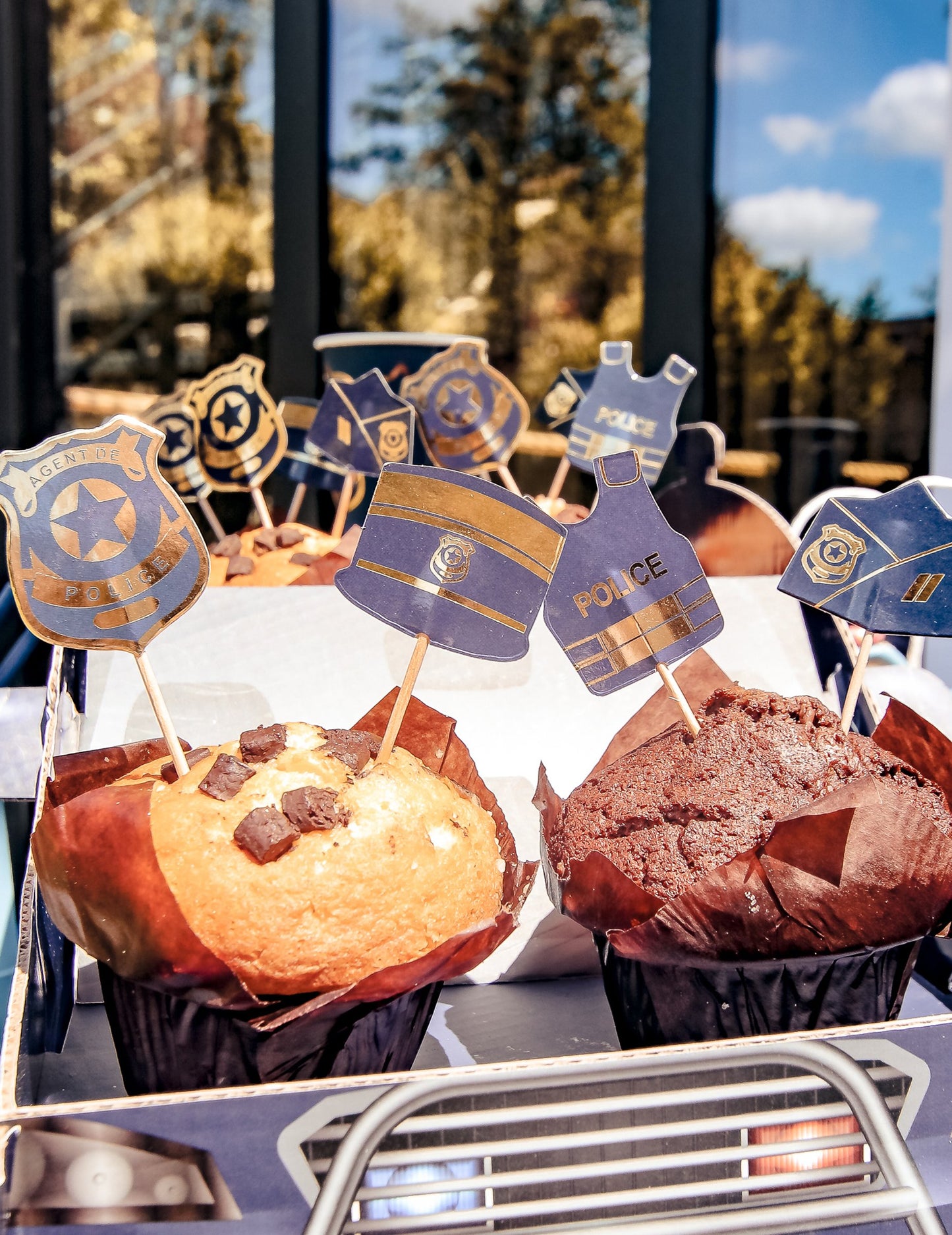 12 mornaričkih i zlatnih font vrha od 7 do 8,5 cm