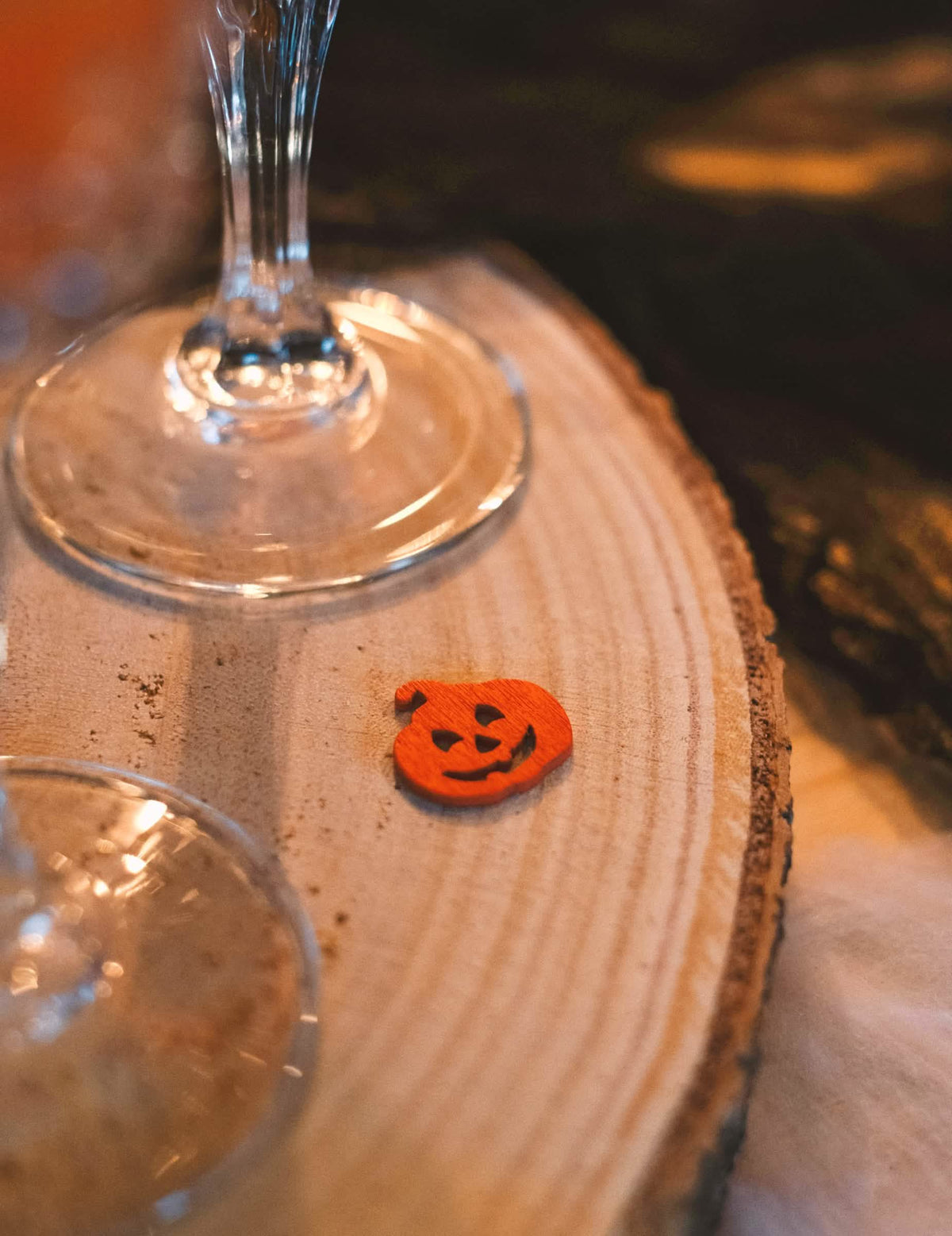 Krupni plan narančaste bundeve konfeti za stol bundeva za halloween