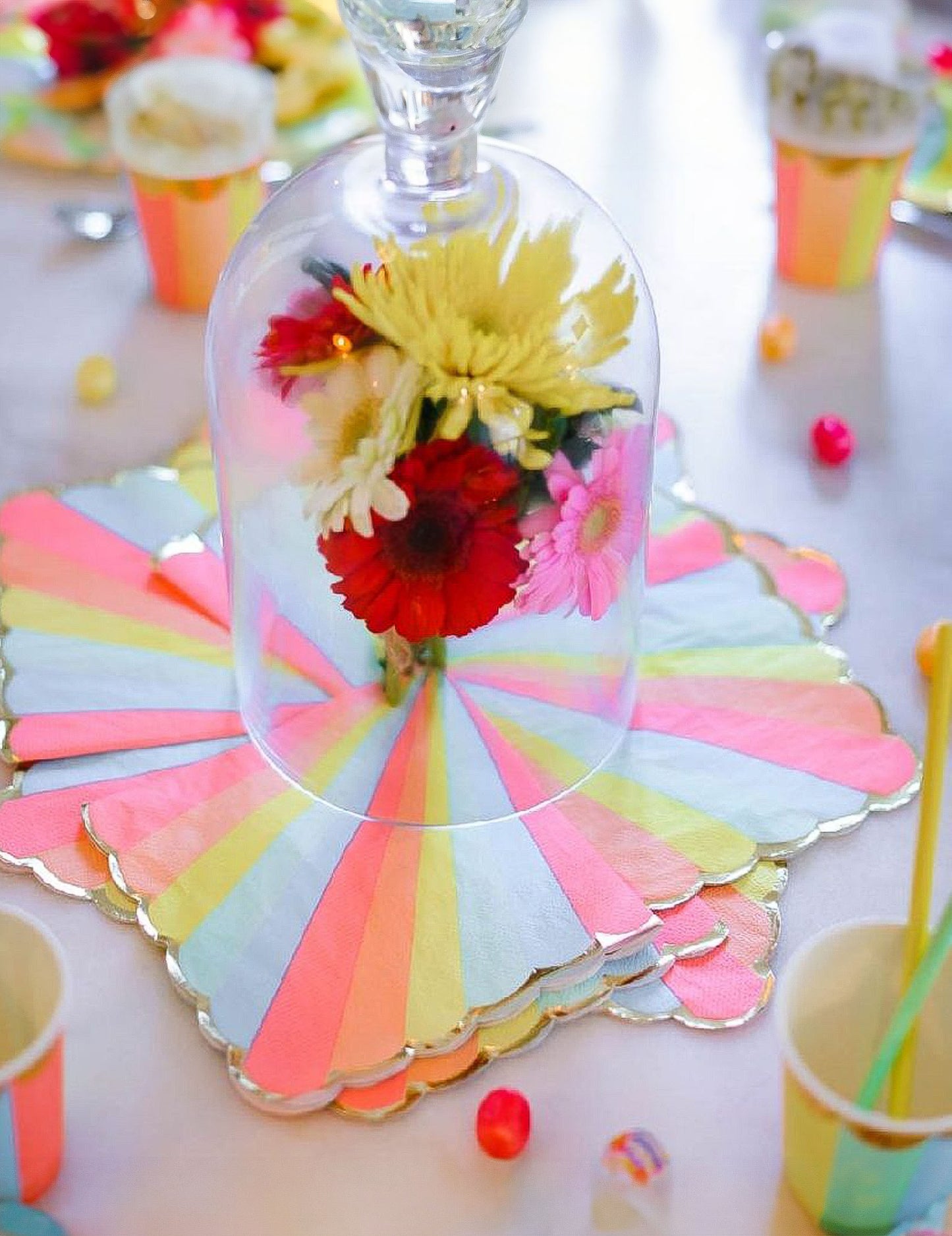 16 Berlingot pastelni i pozlaćeni papirnati ručnici 33 x 33 cm