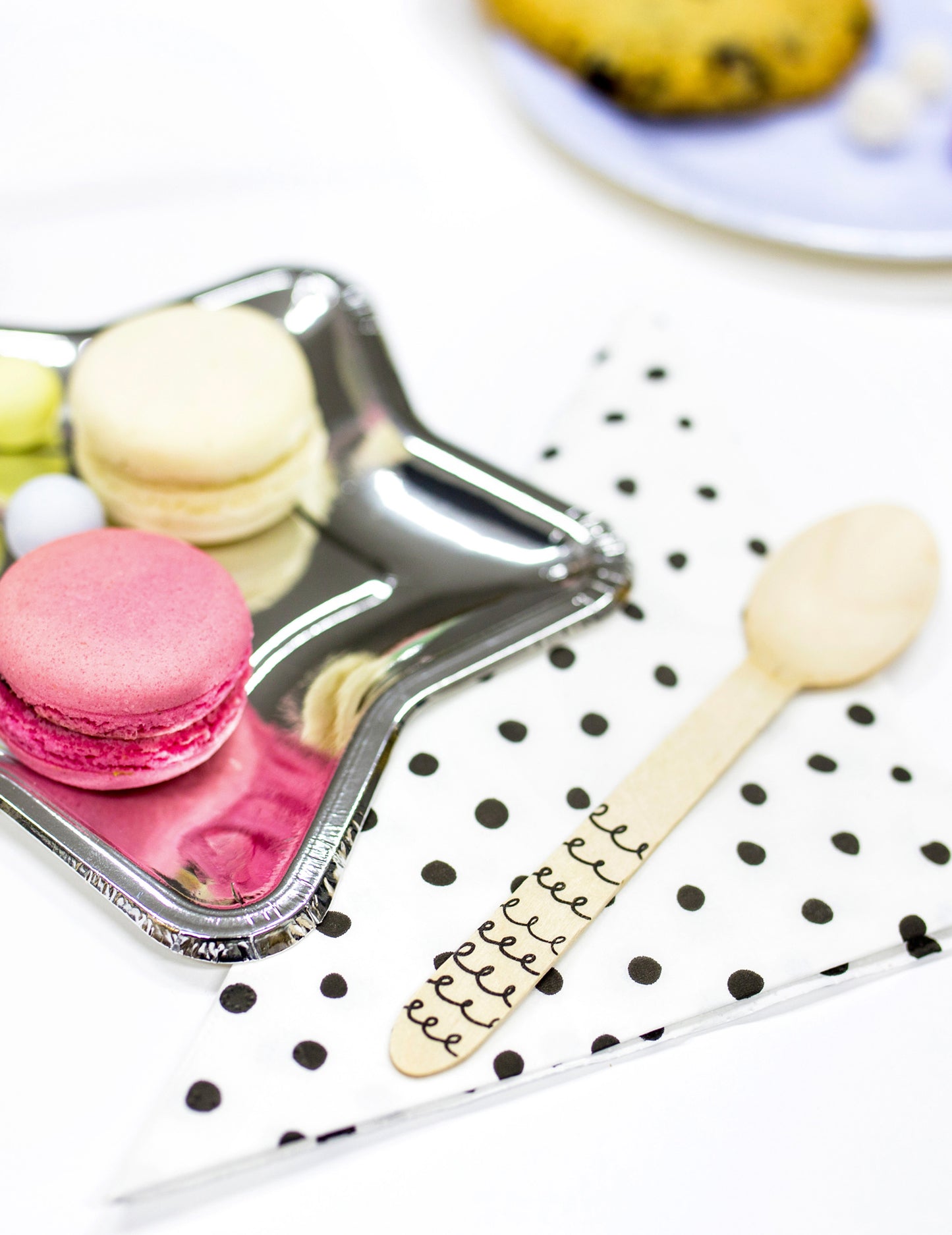 18 drvenih postavki za jelo s crnim uzorcima 16 cm originali