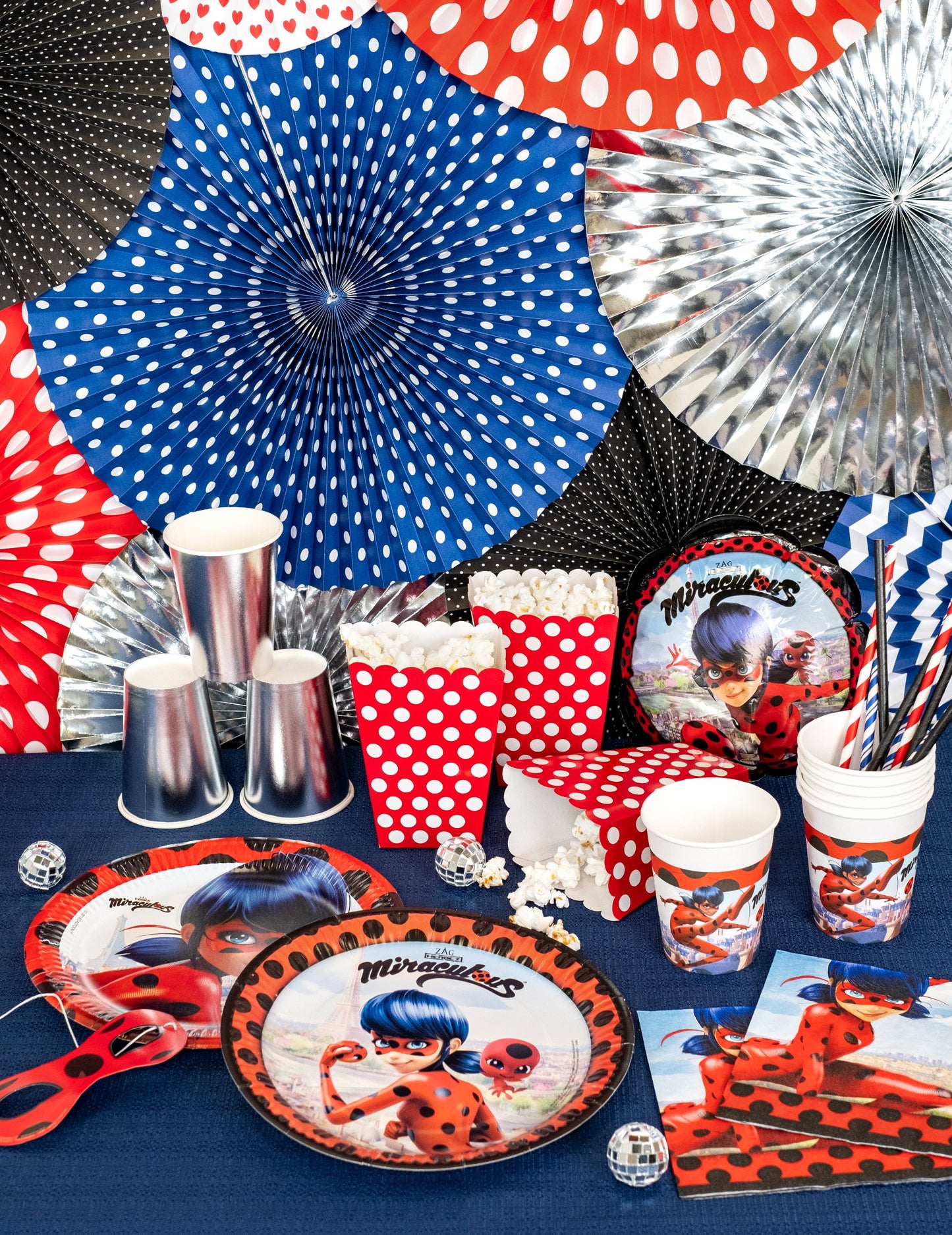 Vue d'ensemble de la décoration de table des serviettes en papier Ladybug à Paris