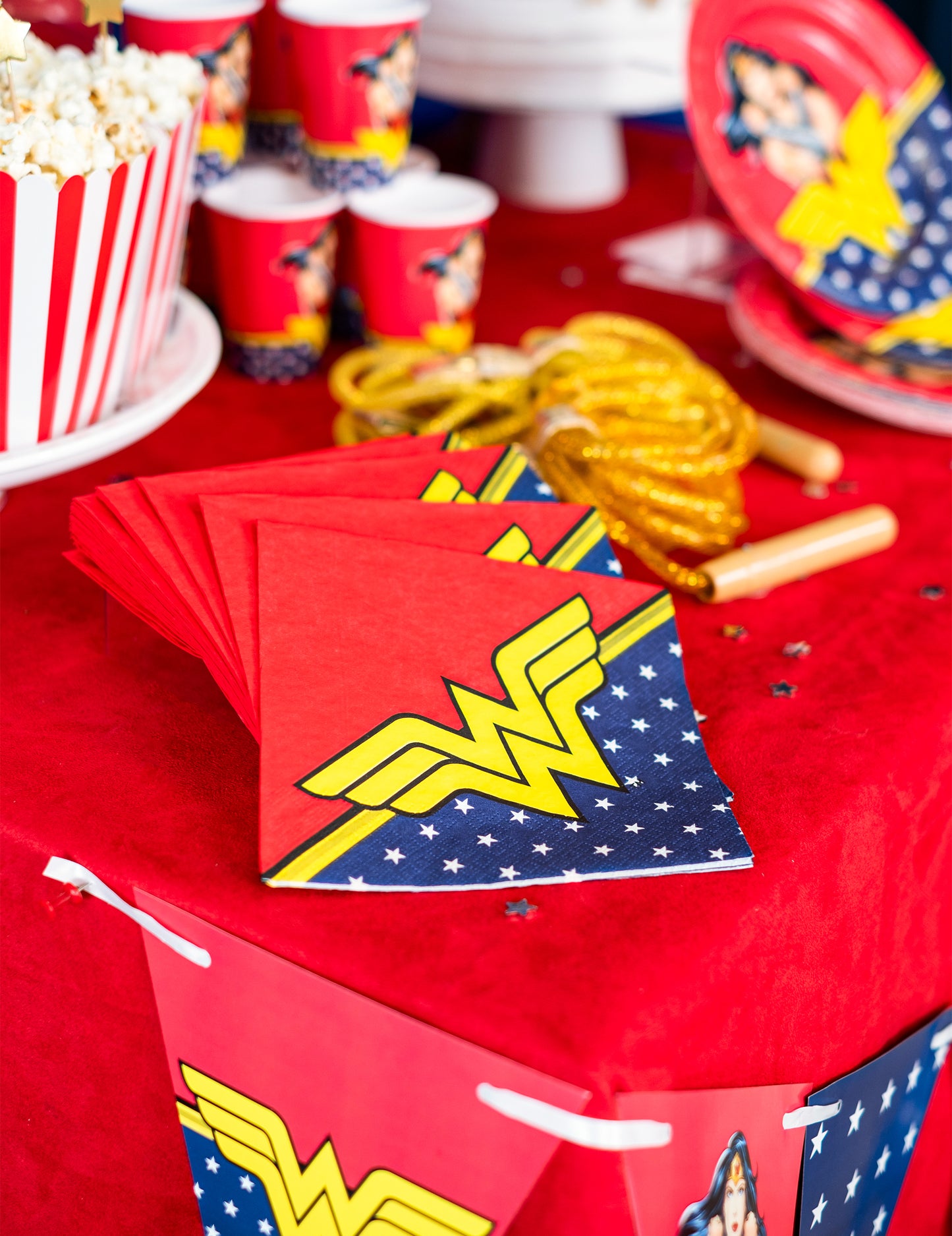 20 Wonder Woman papirnati ručnici 33 x 33 cm