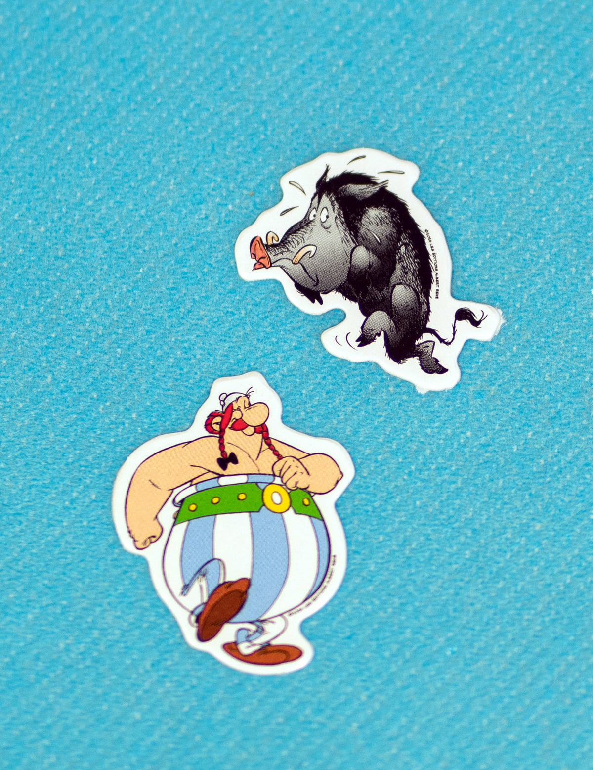 Détail illustrant Obélix et un sanglier des confettis de table Astérix