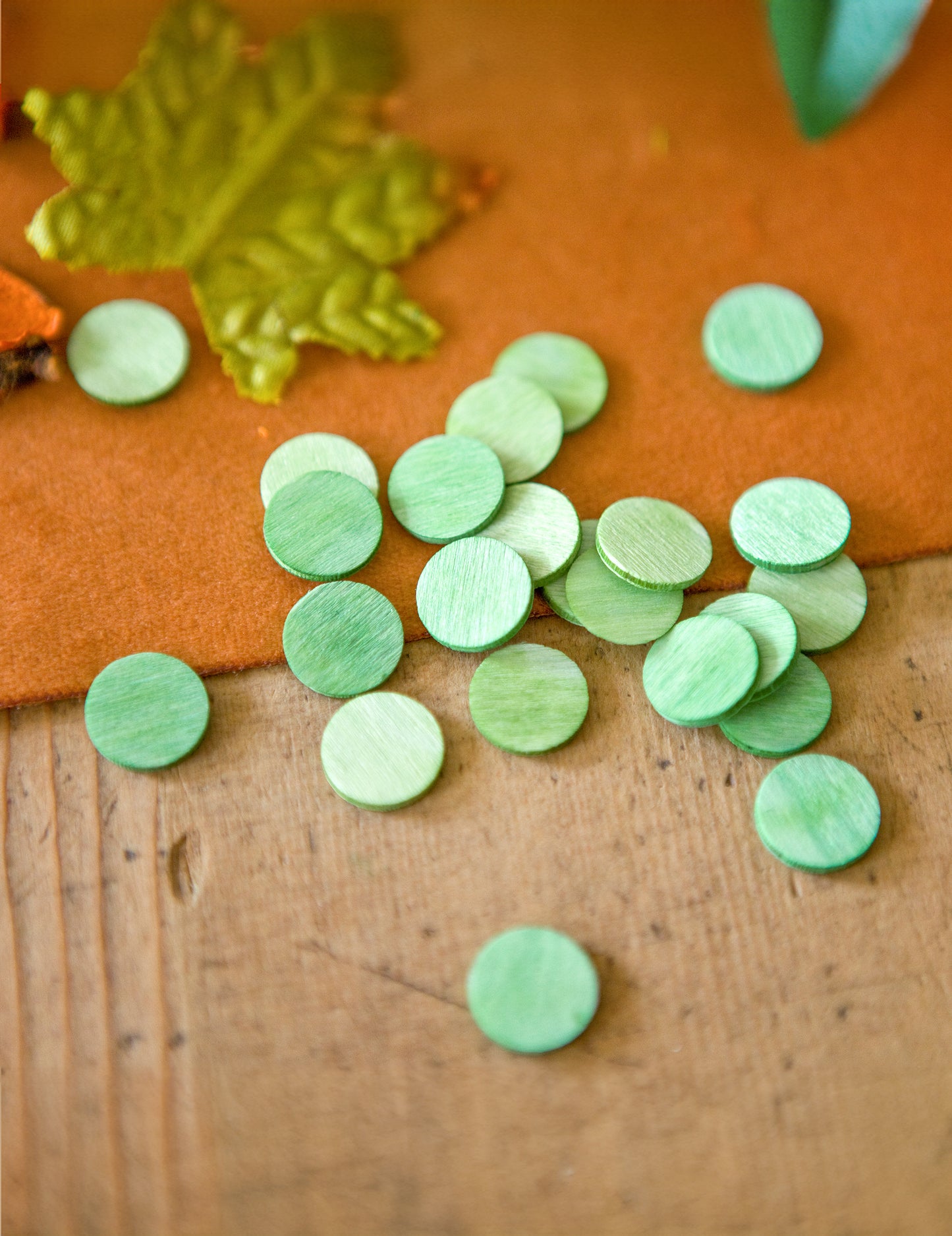 24 male konfete zelene okrugle tablice 1,2 cm