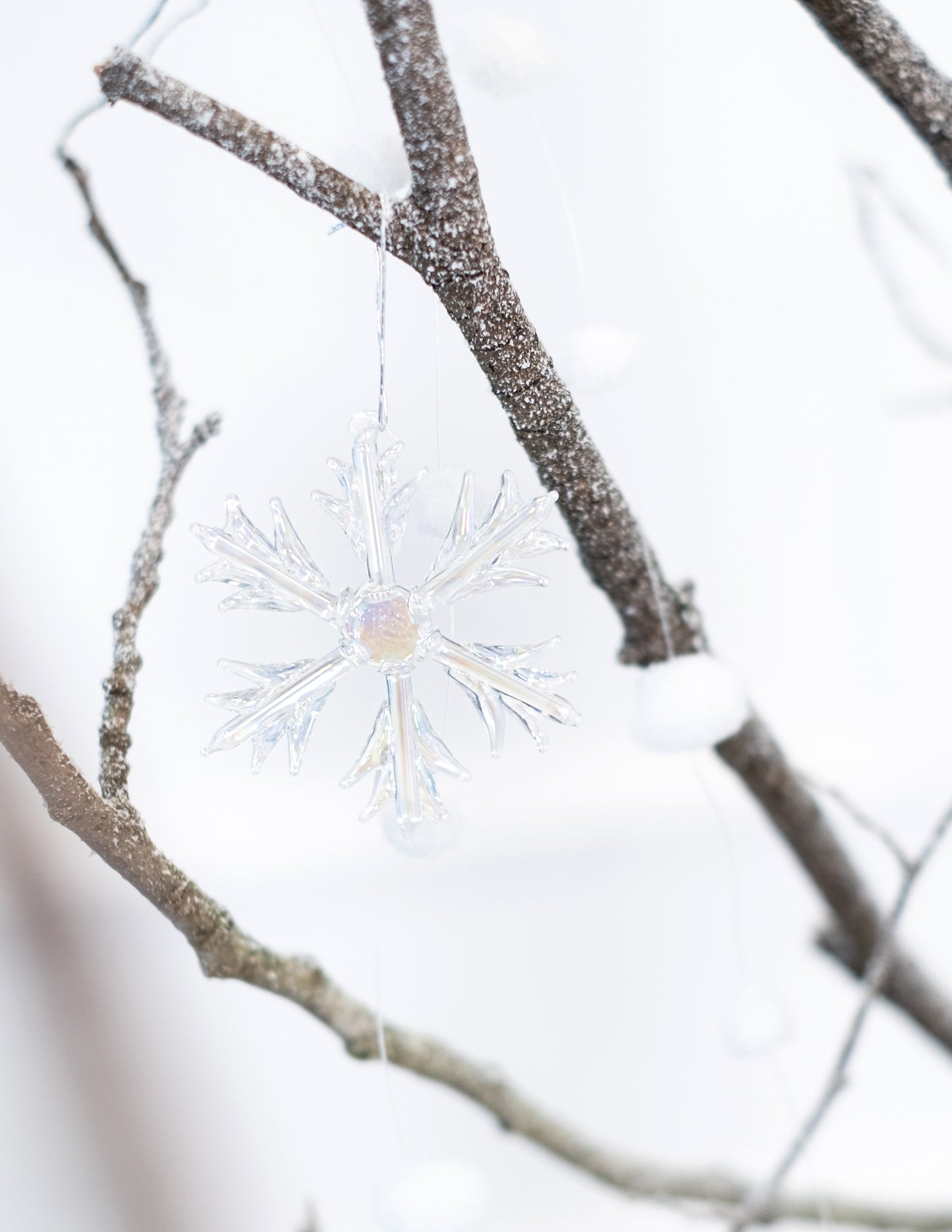 3 iridescentne staklene pahuljice za objesiti 7 cm