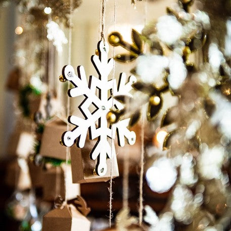 4 drvene pahuljice sa šljokicama i zlatnim zvončićima kalibra 18 cm Božićni ukrasi