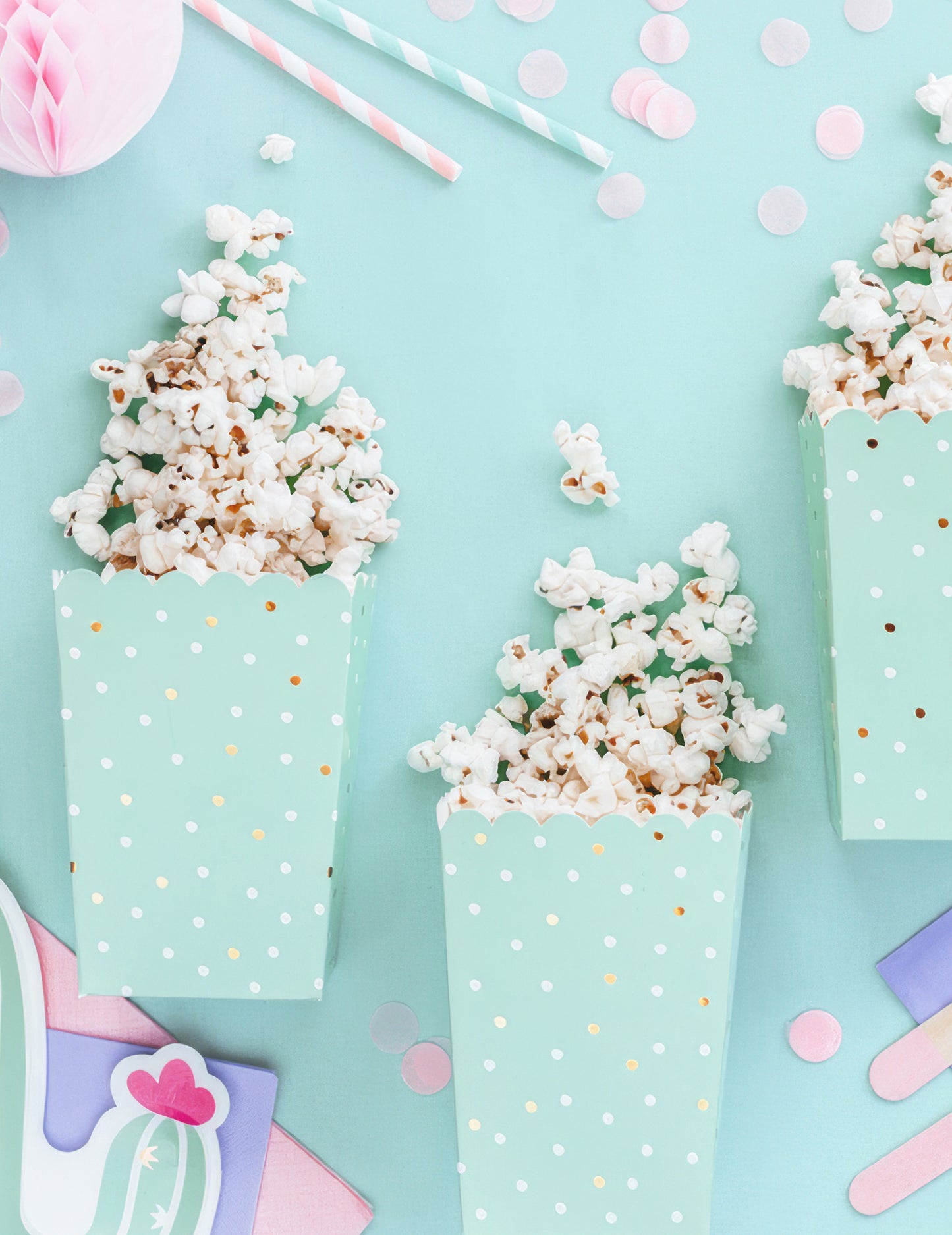 6 boîtes à popcorn en carton menthe à pois blancs et dorés