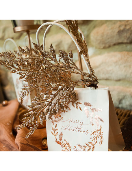 Mise en situation sur un sac cadeau des 6 branches sur tige de décoration paillettes chocolat
