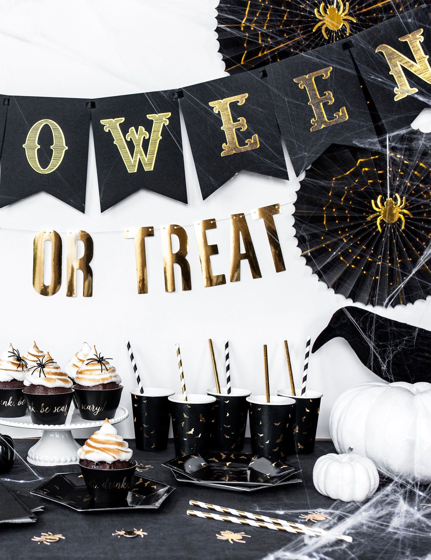 6 Kartonske čaše crne i zlatne palice 220 ml