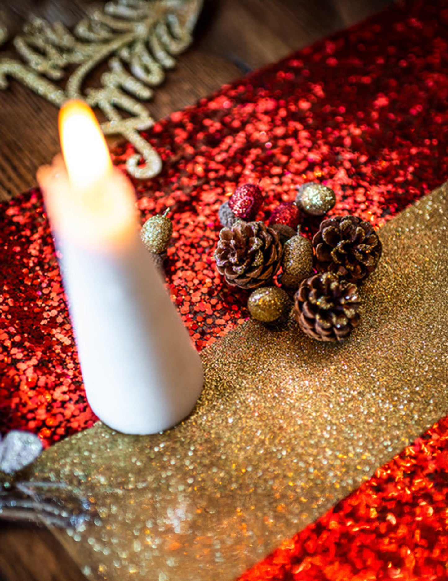 6 crvenih šljokicastih borovih češera 4 cm za Božić