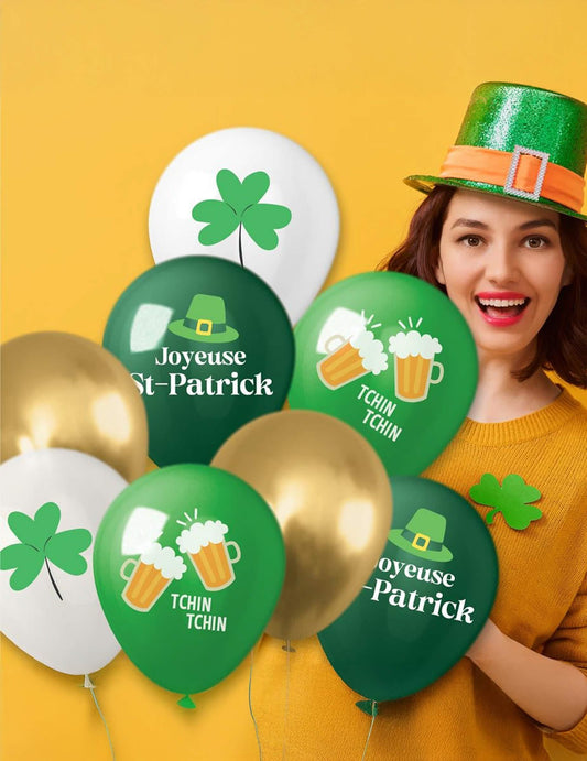 Mise en situation des ballons imprimés trèfles et bières Saint Patrick