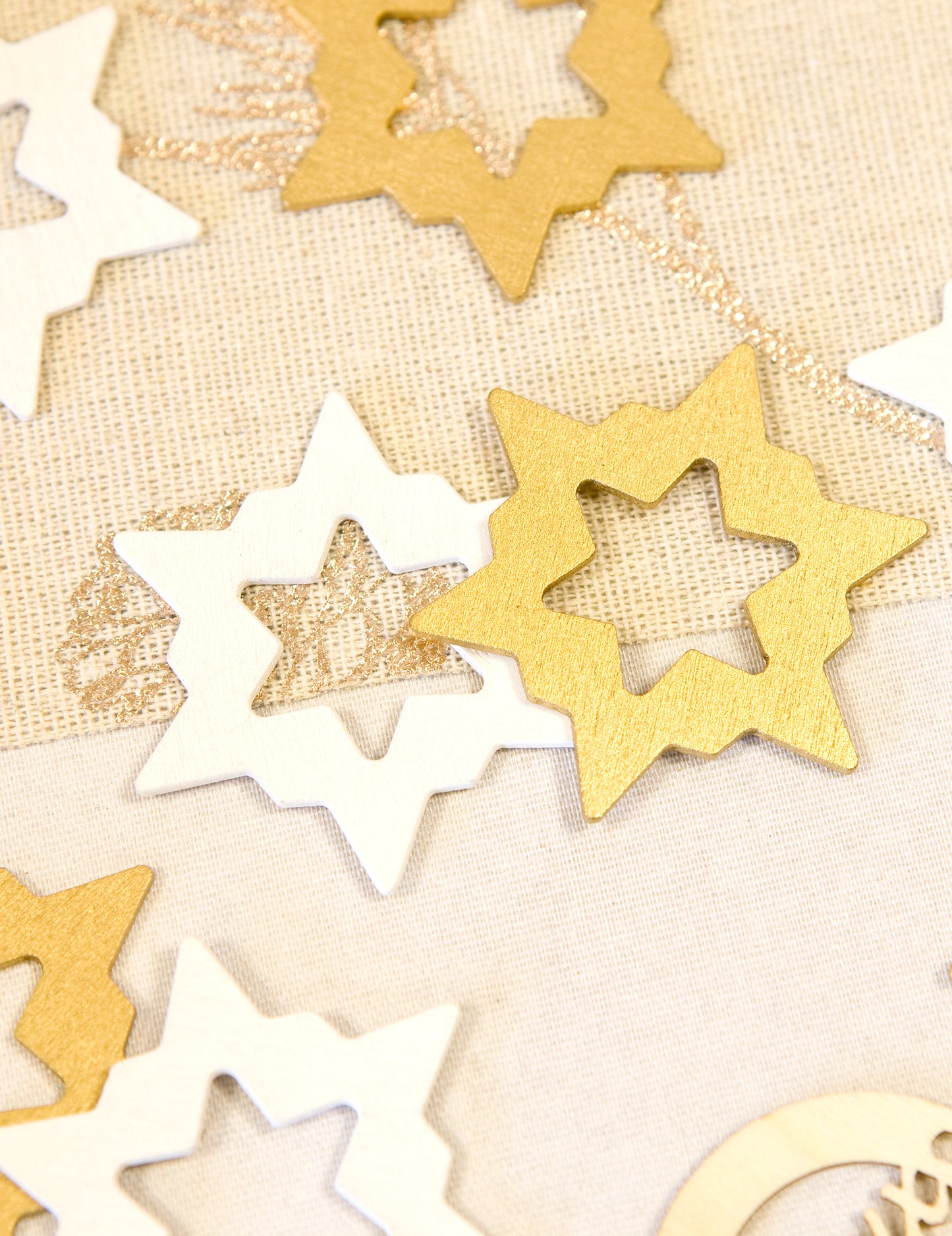 8 drvenih konfeta za stol s bijelim i zlatnim zvijezdama, 5 x 4,4 cm cm za Božić
