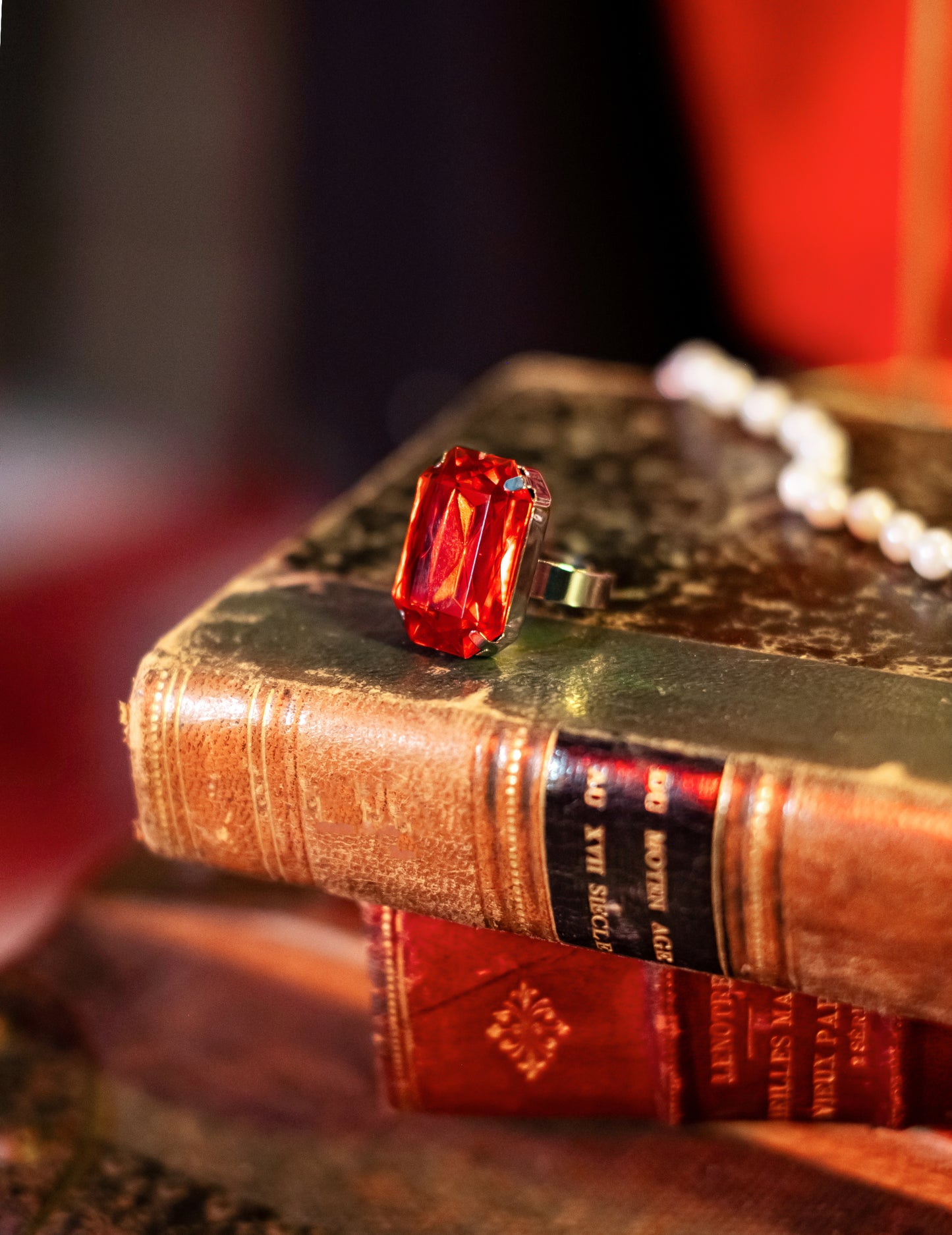 Halloween crveni kameni prsten