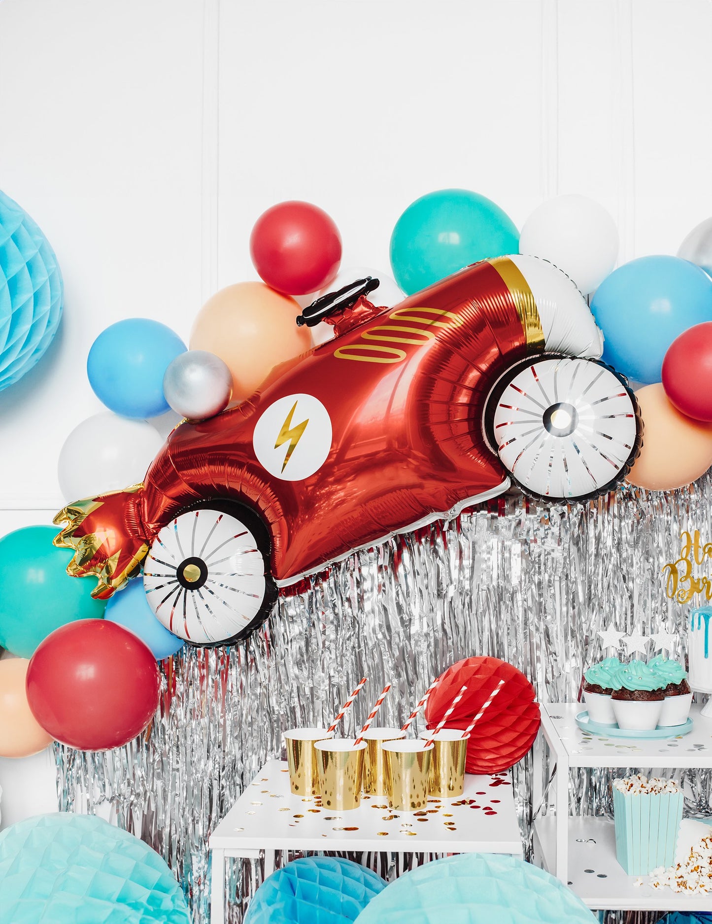 Crveni trkački automobil aluminijska kugla 111 x 63 cm