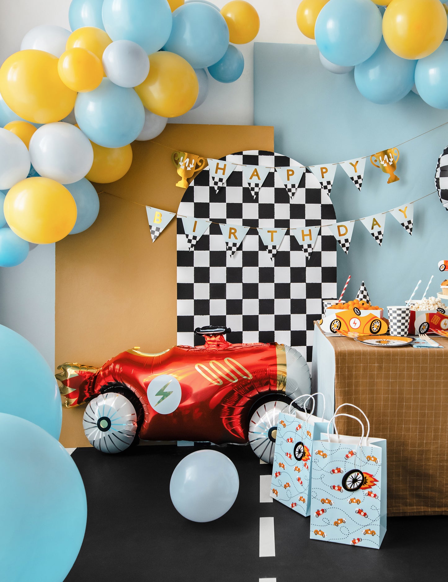 Crveni trkački automobil aluminijska kugla 111 x 63 cm