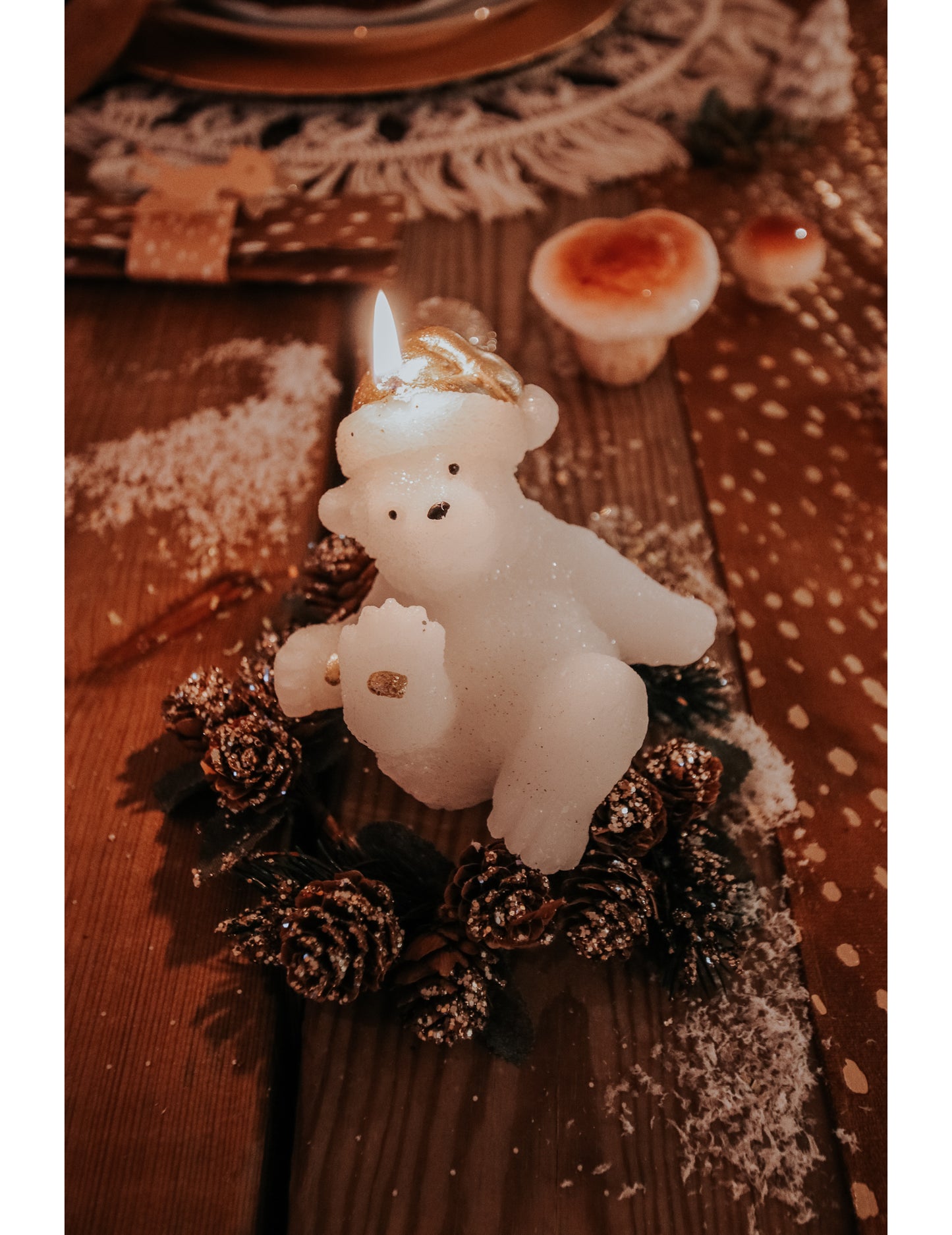 Bijelo-zlatna svijeća u obliku medvjedića 10 cm Božić