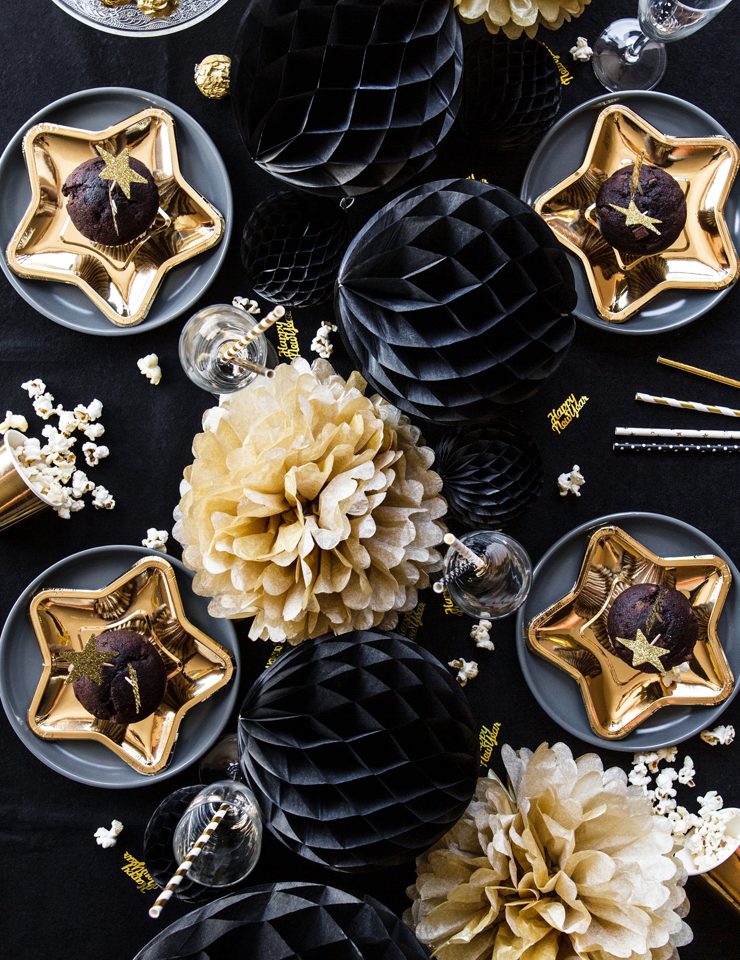 Crni saće papirnate kuglica 20 cm