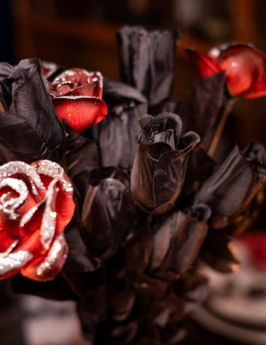 Gros plan sur les fleurs du bouquet de roses pour décoration d'Halloween