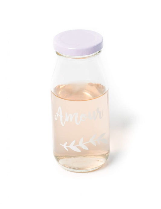 Détail de l'inscription de la bouteille en verre candy bar amour pour mariage