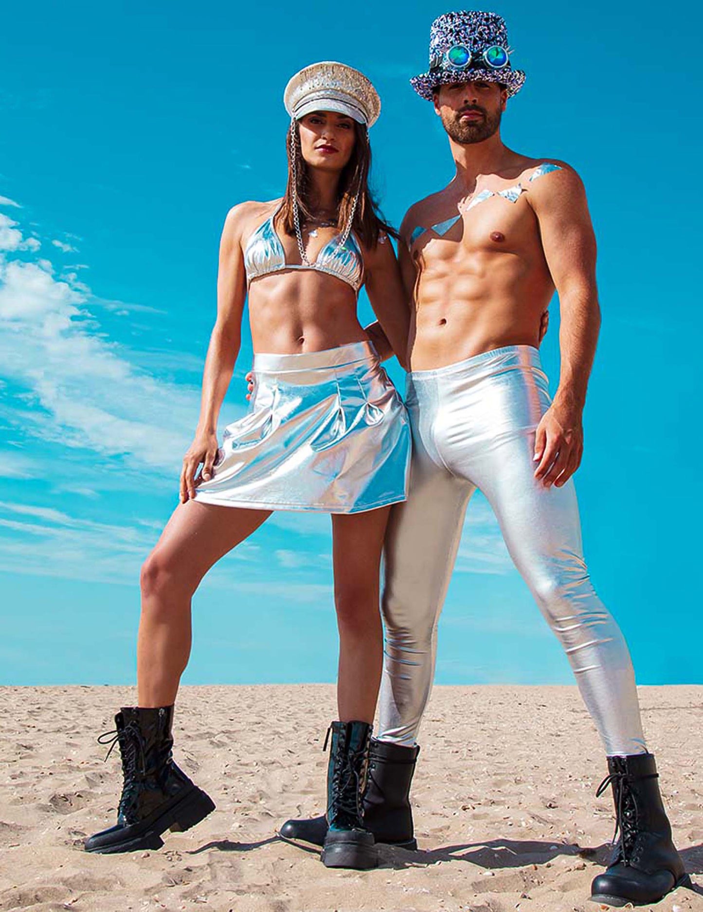 Kapica s odraslim srebrnim lancem i šljokicama