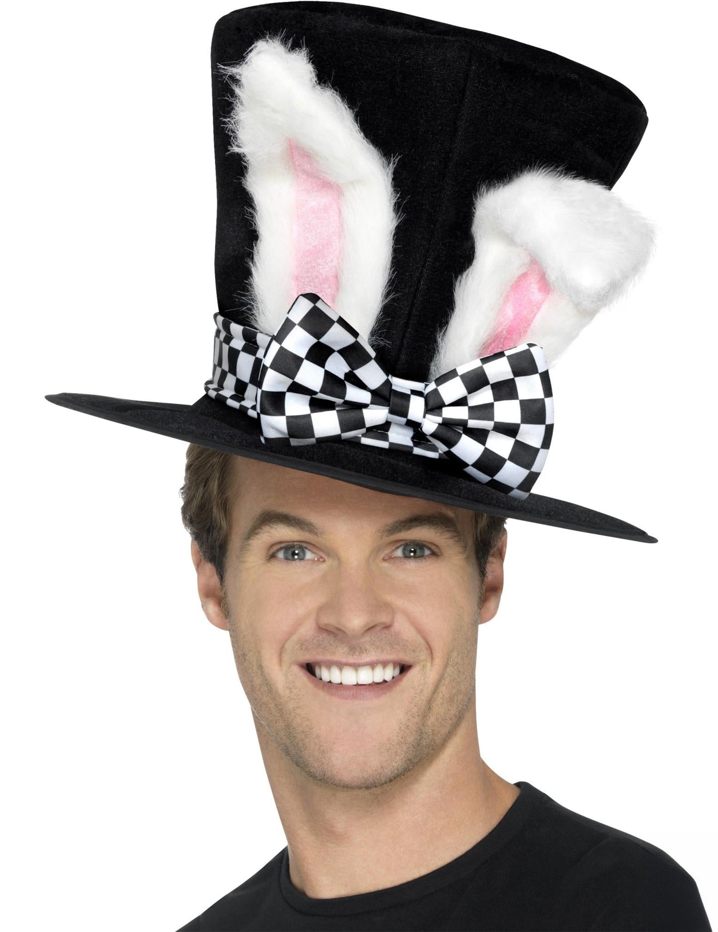 Krupni plan karirane leptir mašne i ušiju cilindričnog šešira za odrasle