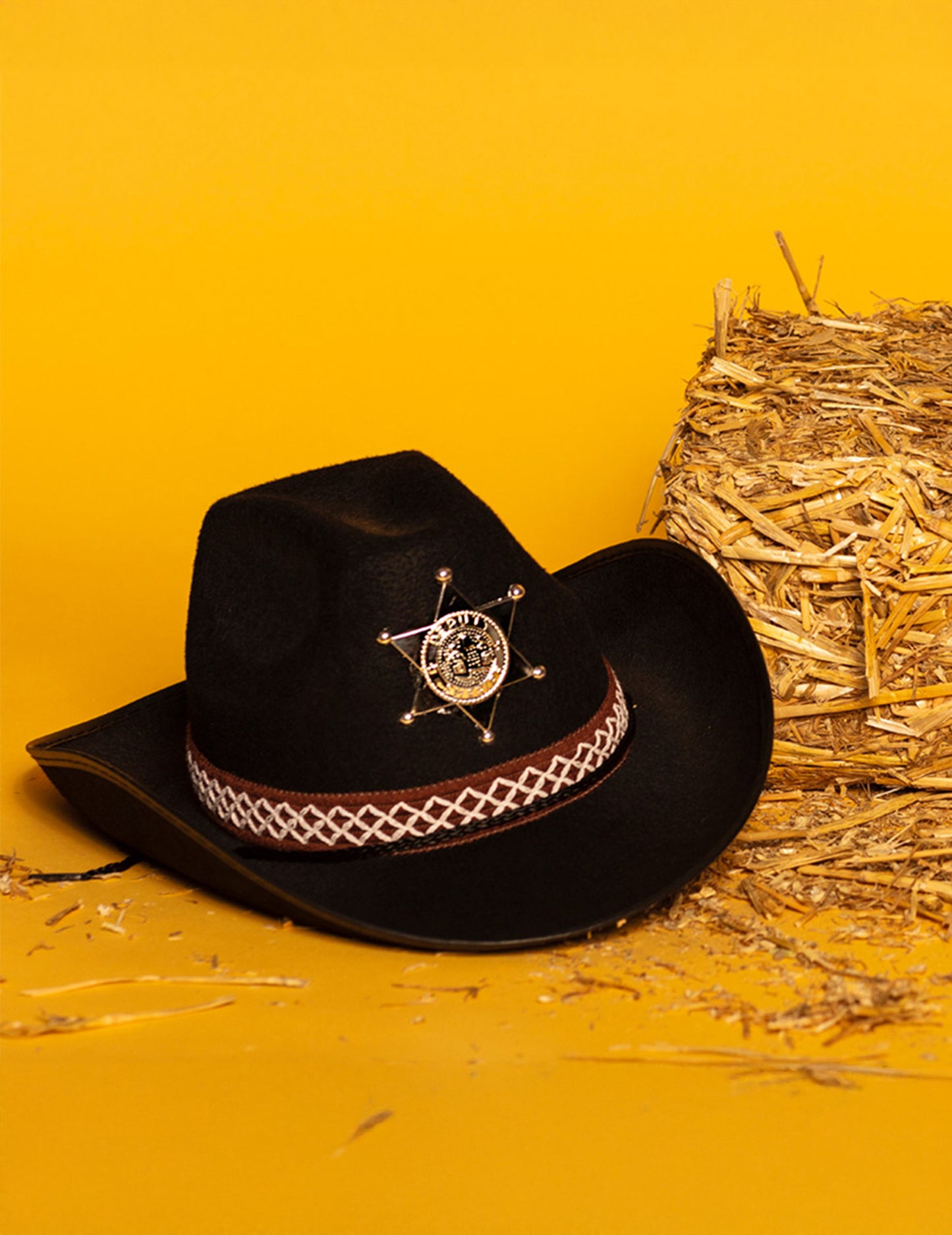 Dječakov crni šerif šešir