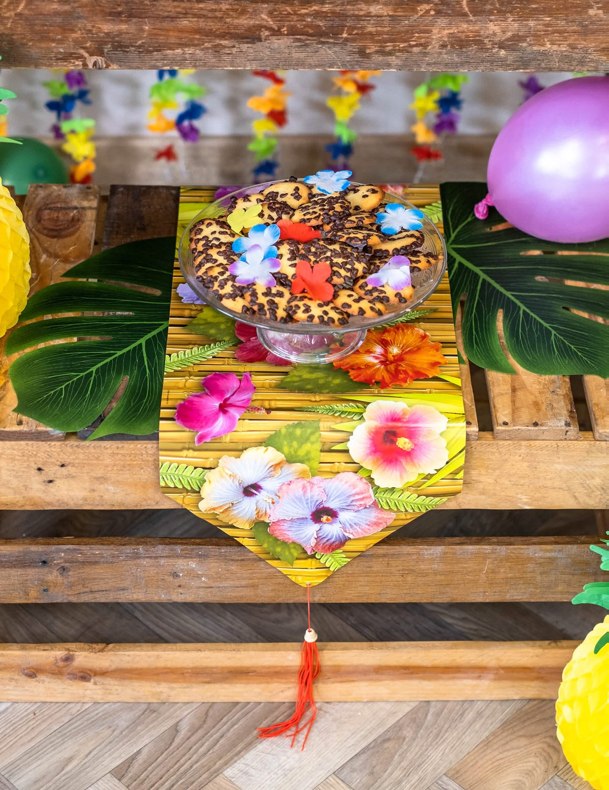Scensko uređenje za zabavu s trkačem za stol s cvijetom hibiskusa havaji