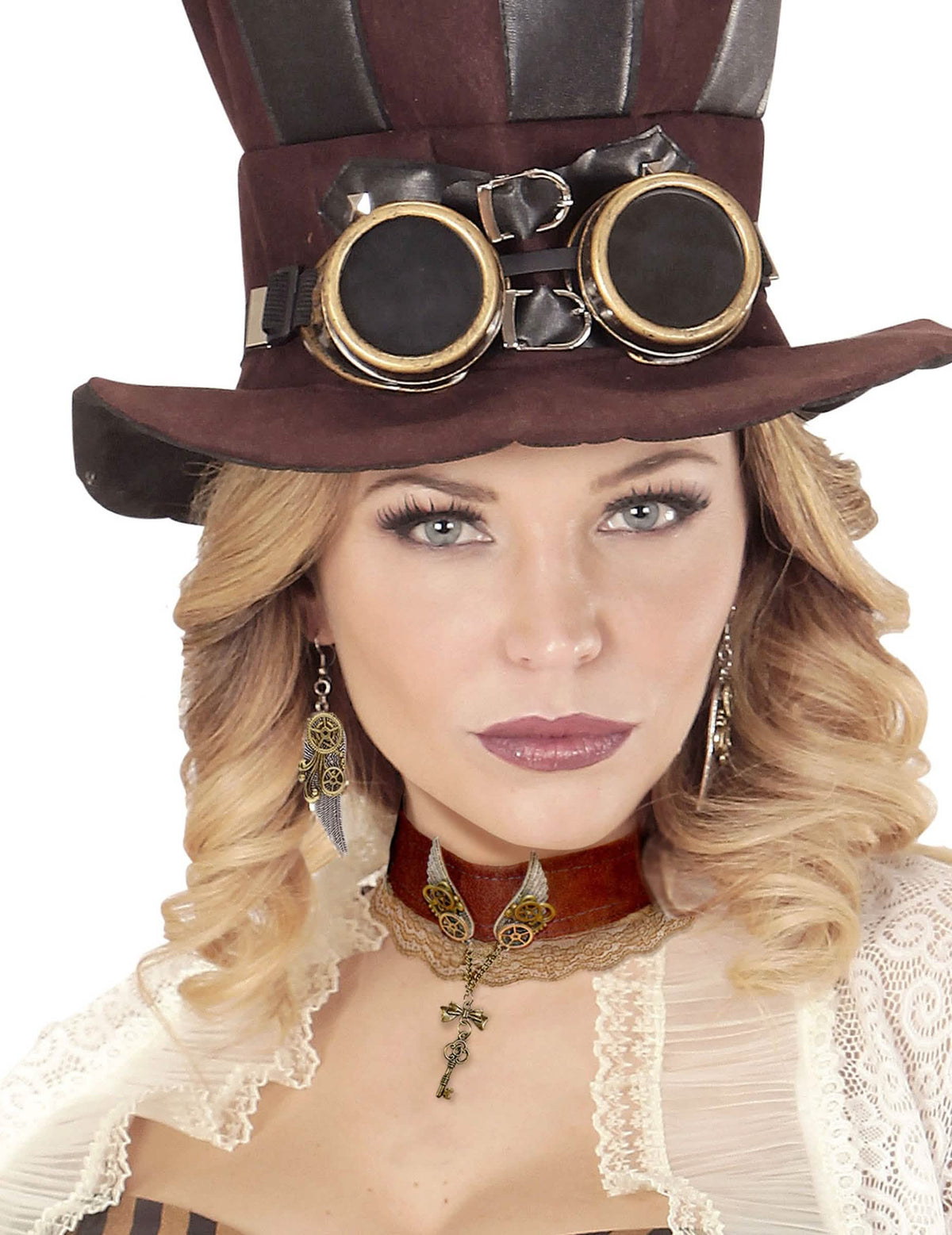 Krupni plan steampunk ogrlice uz vrat za odrasli