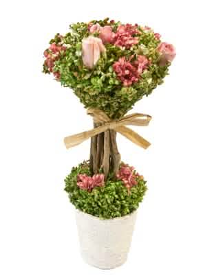Vue de face de la composition de fleurs séchées et roses pour décoration