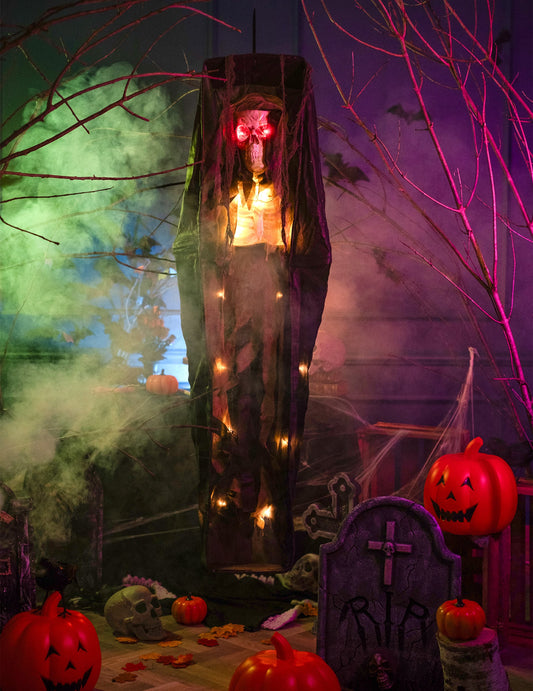 Mise en situation de la décoration lumineuse cercueil pour Halloween