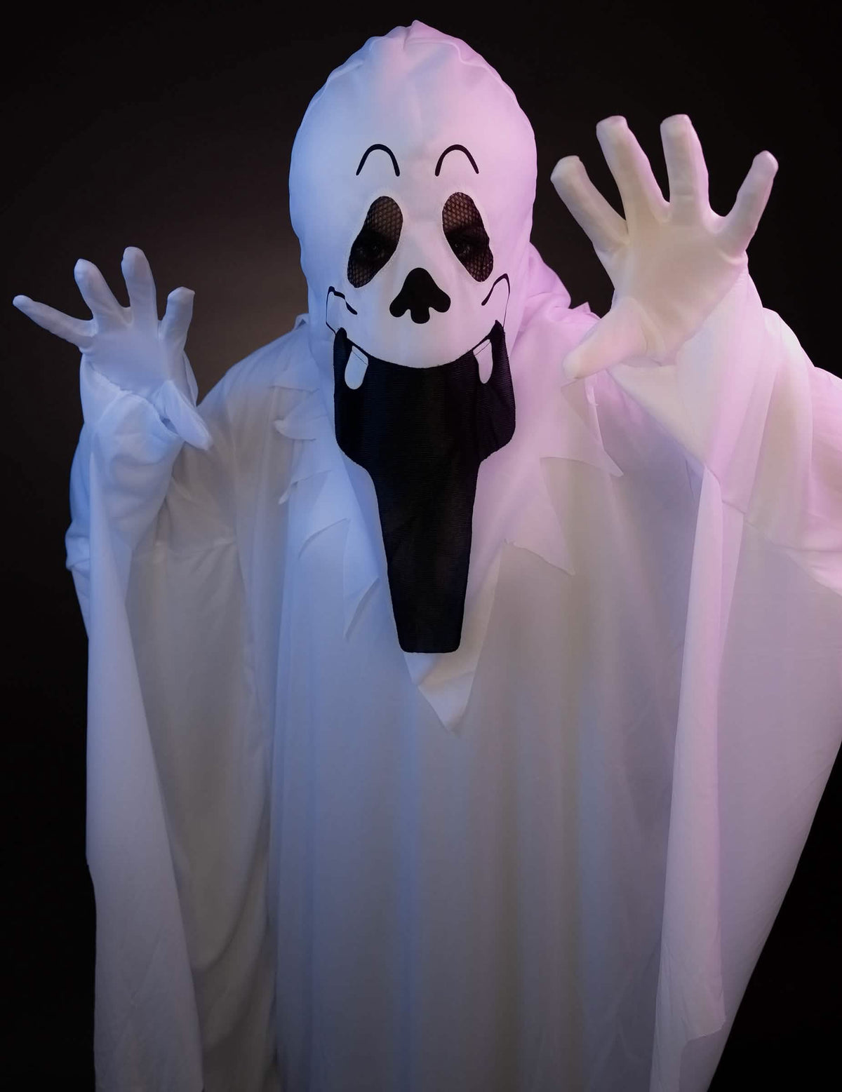 Krupni plan na masku kostima duha halloween