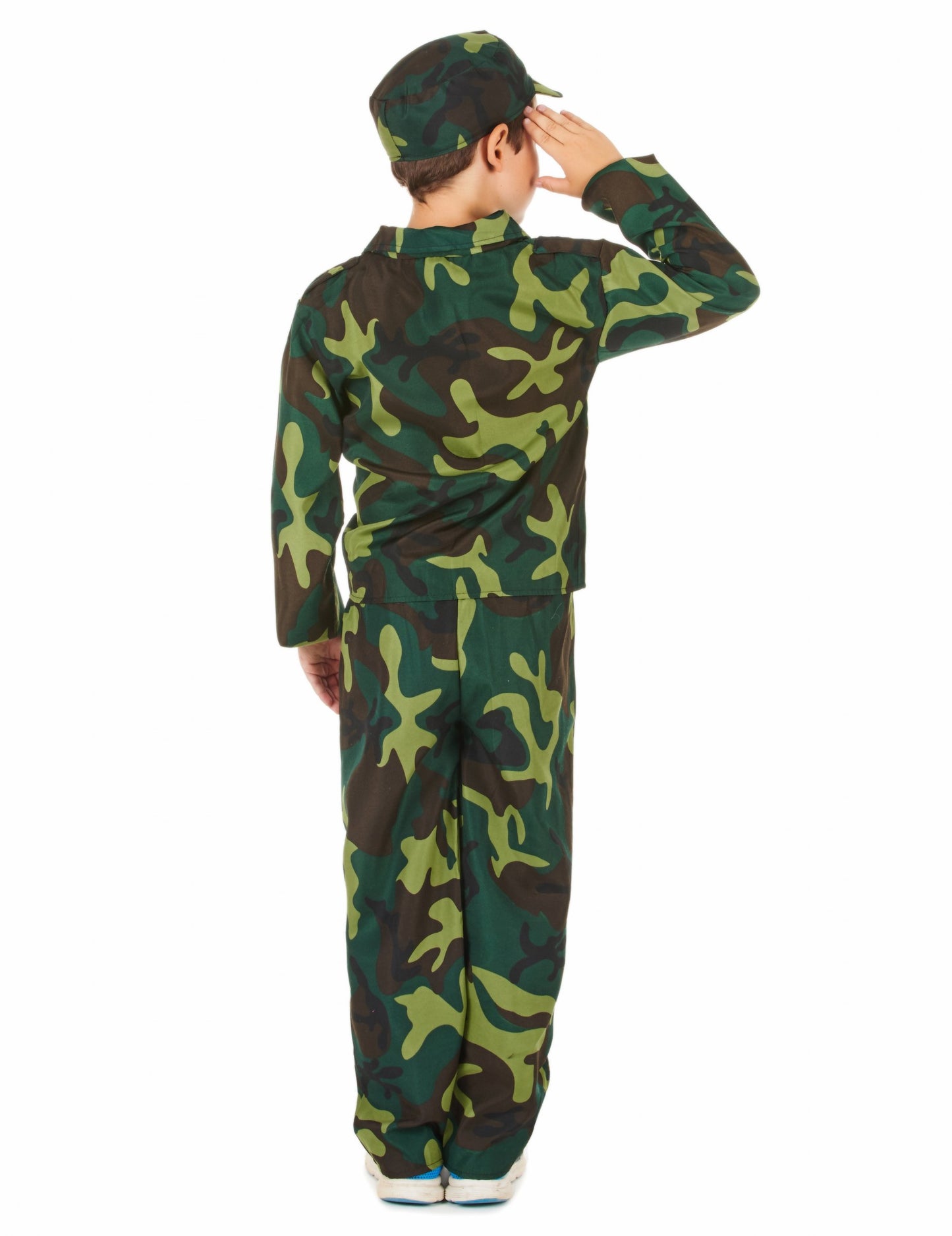 Pogled straga na vojni kamuflažni kostim za dječaka