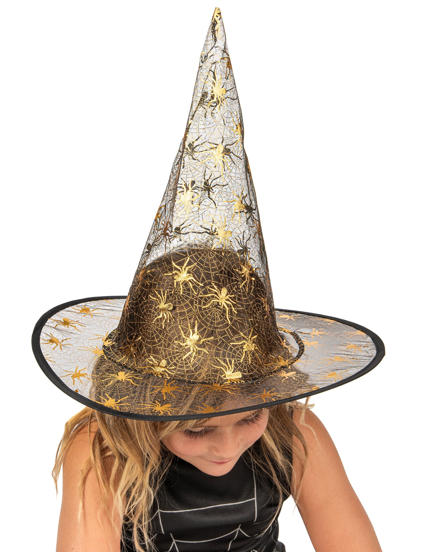 Vještica prerušena s djevojkom šeširom