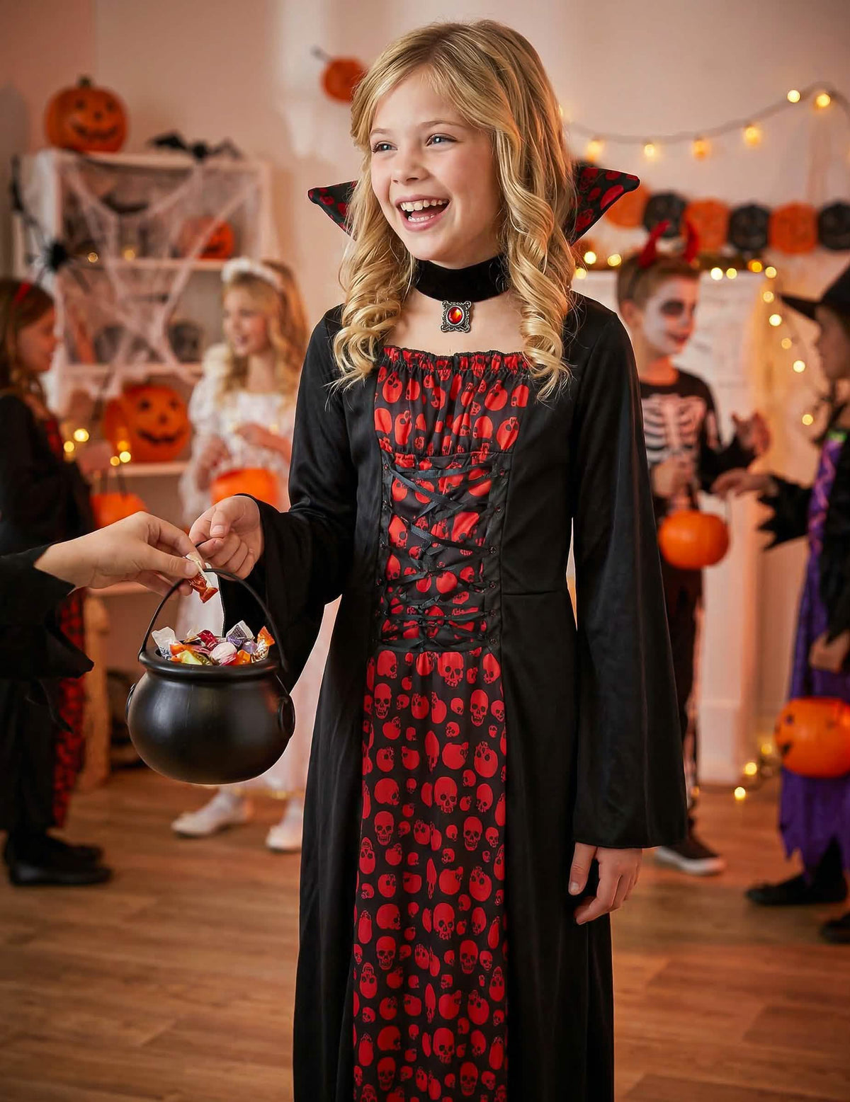 Uloga na halloween zabavi u kostimu vampira za djevojčica