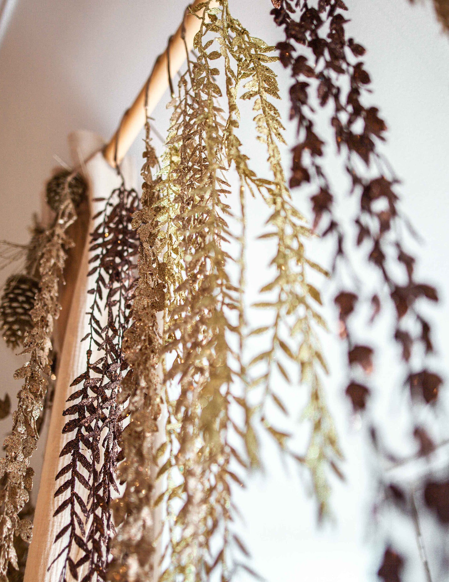 Girlanda od lišća sa bakrenim šljokicama 90 cm