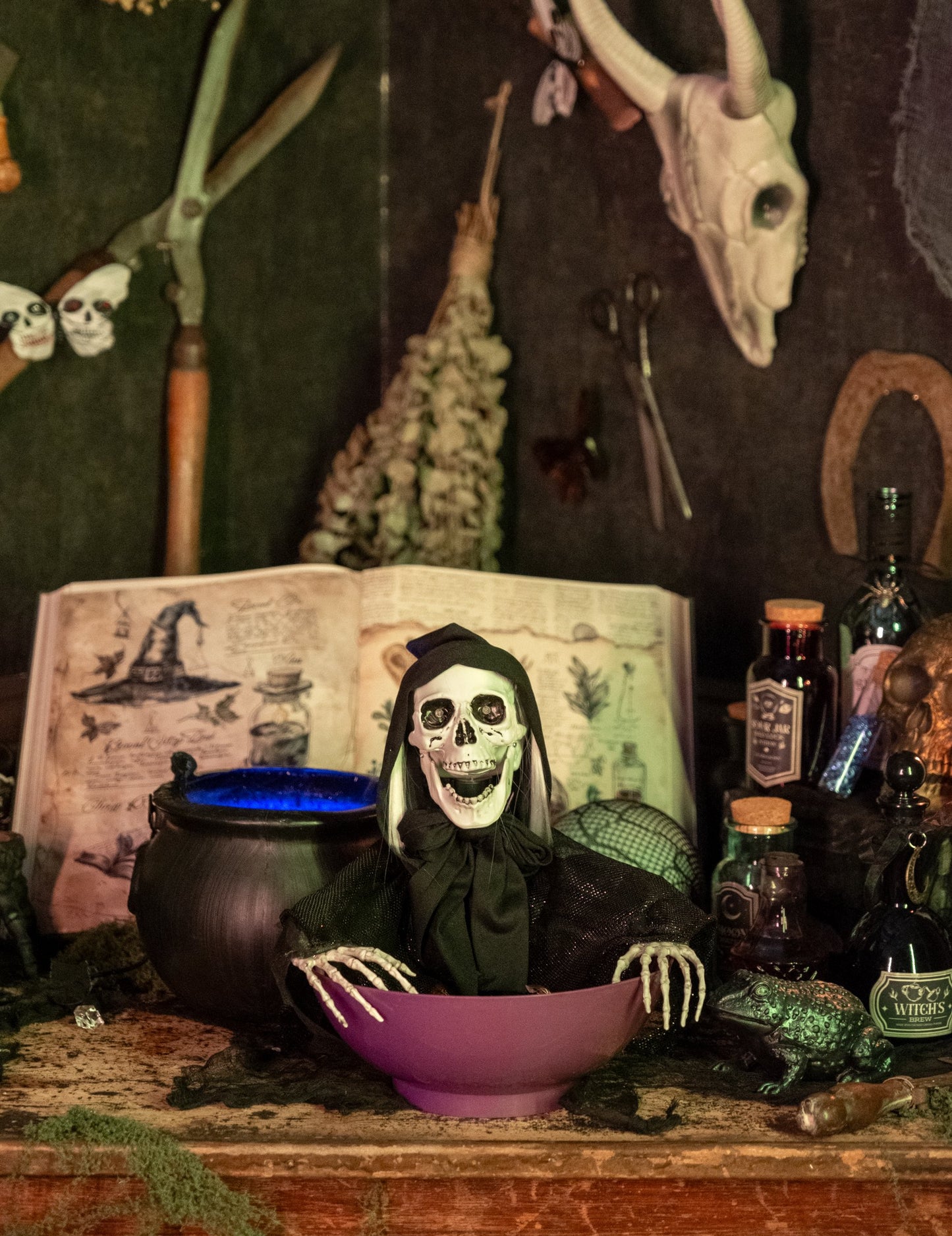 Ghoulish Reaper sa užarenom zdjelom 52 cm