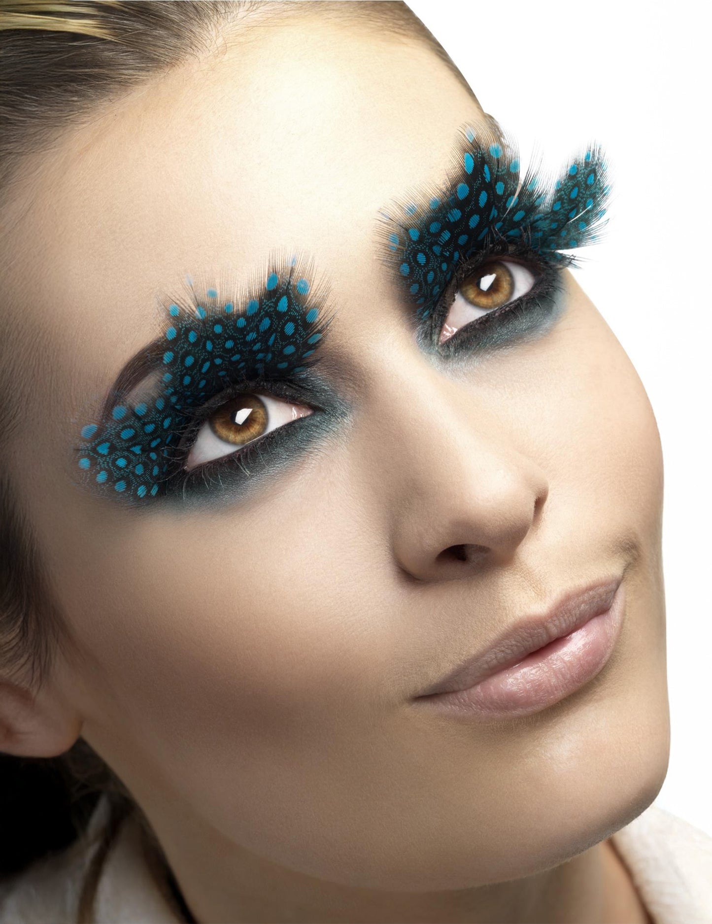 Lažno crno perje s odraslim plavim polka točkama