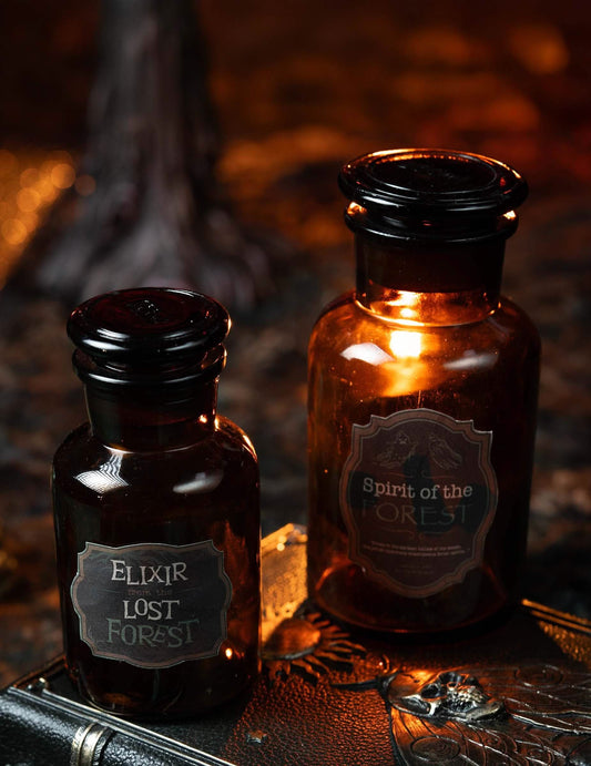 Mise en scène sur un grimoire du flacon d'apothicaire Spirit of the Forest