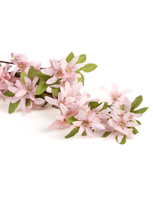 Détail des pétales et du feuillage des fleurs de jasmin artificielles pour mariage
