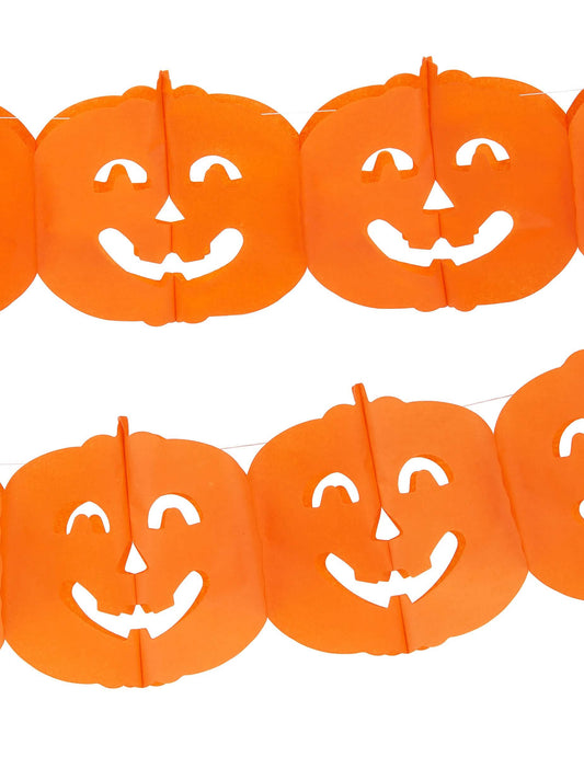 Gros plan sur les citrouilles de la guirlande citrouilles Halloween