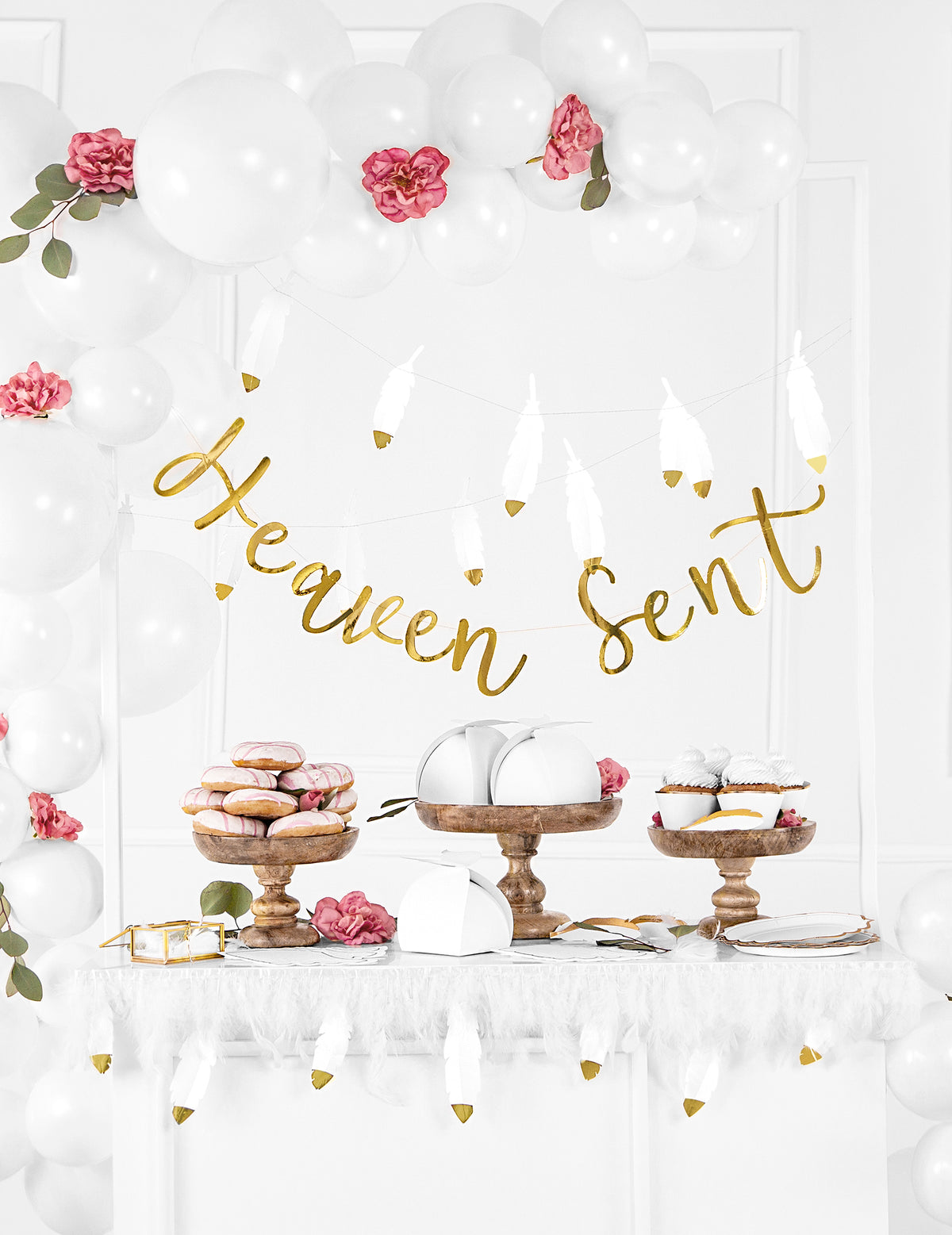 Vue d'ensemble du décor de fête de la guirlande de plumes mariage pour fête